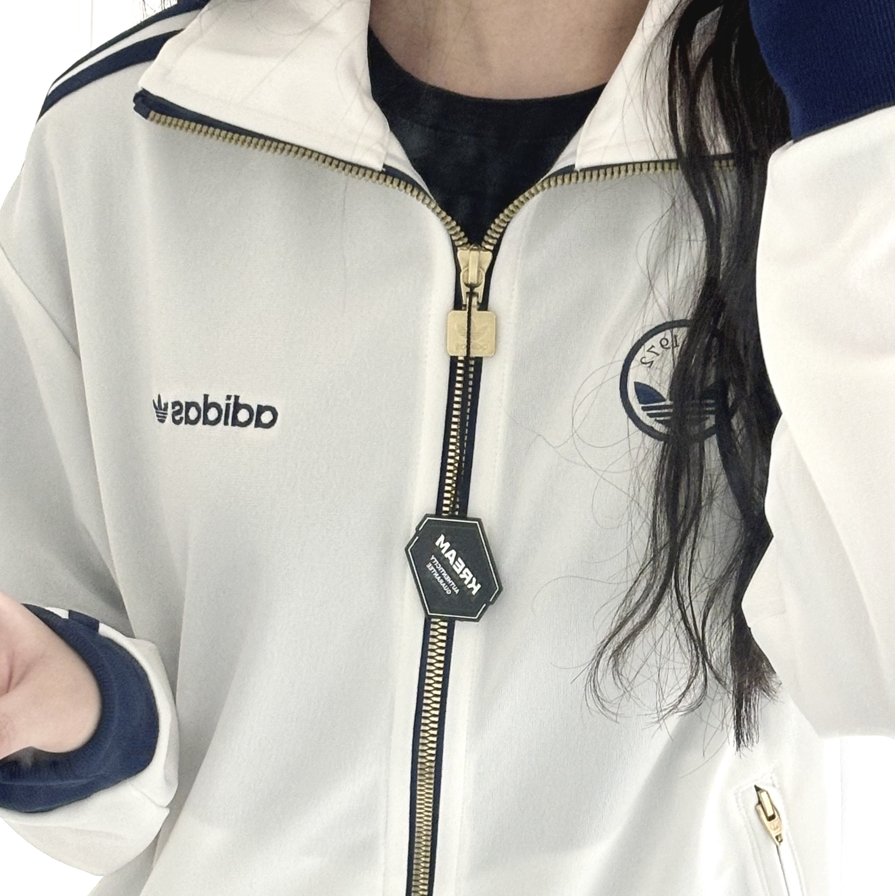 (W) Adidas Firebird Badge Track Top Cloud White - KR Sizing 착용 스타일