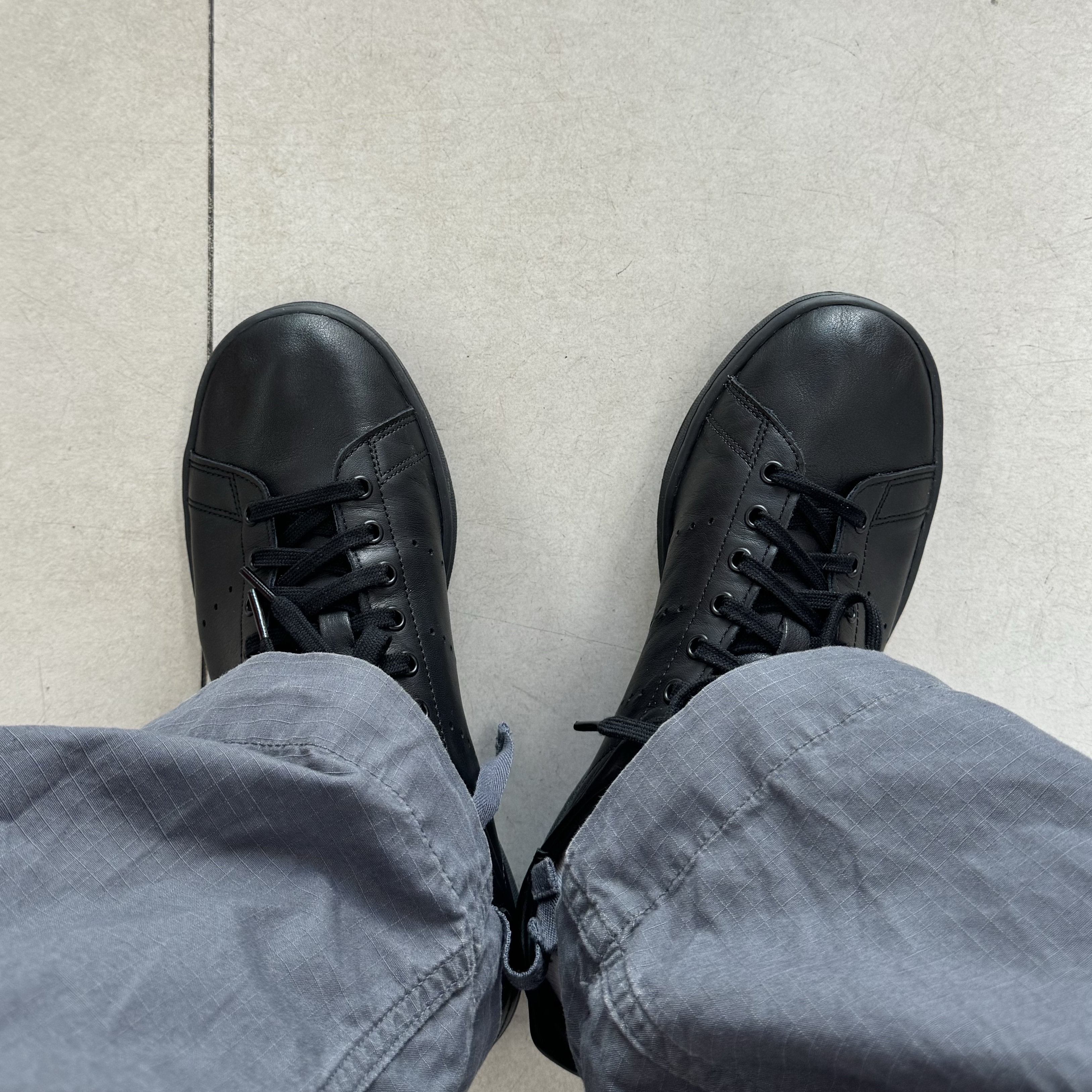 Adidas Stan Smith Decon Core Black 착용 스타일