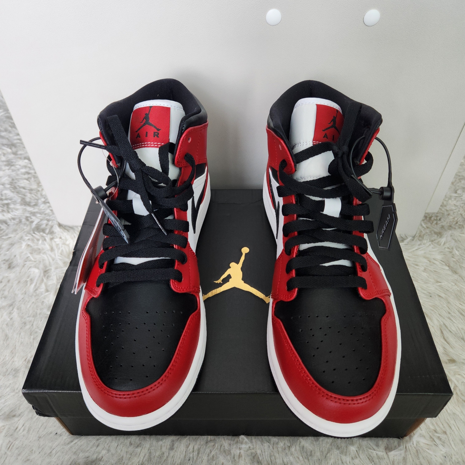 Jordan 1 Mid Chicago Black Toe 착용 스타일