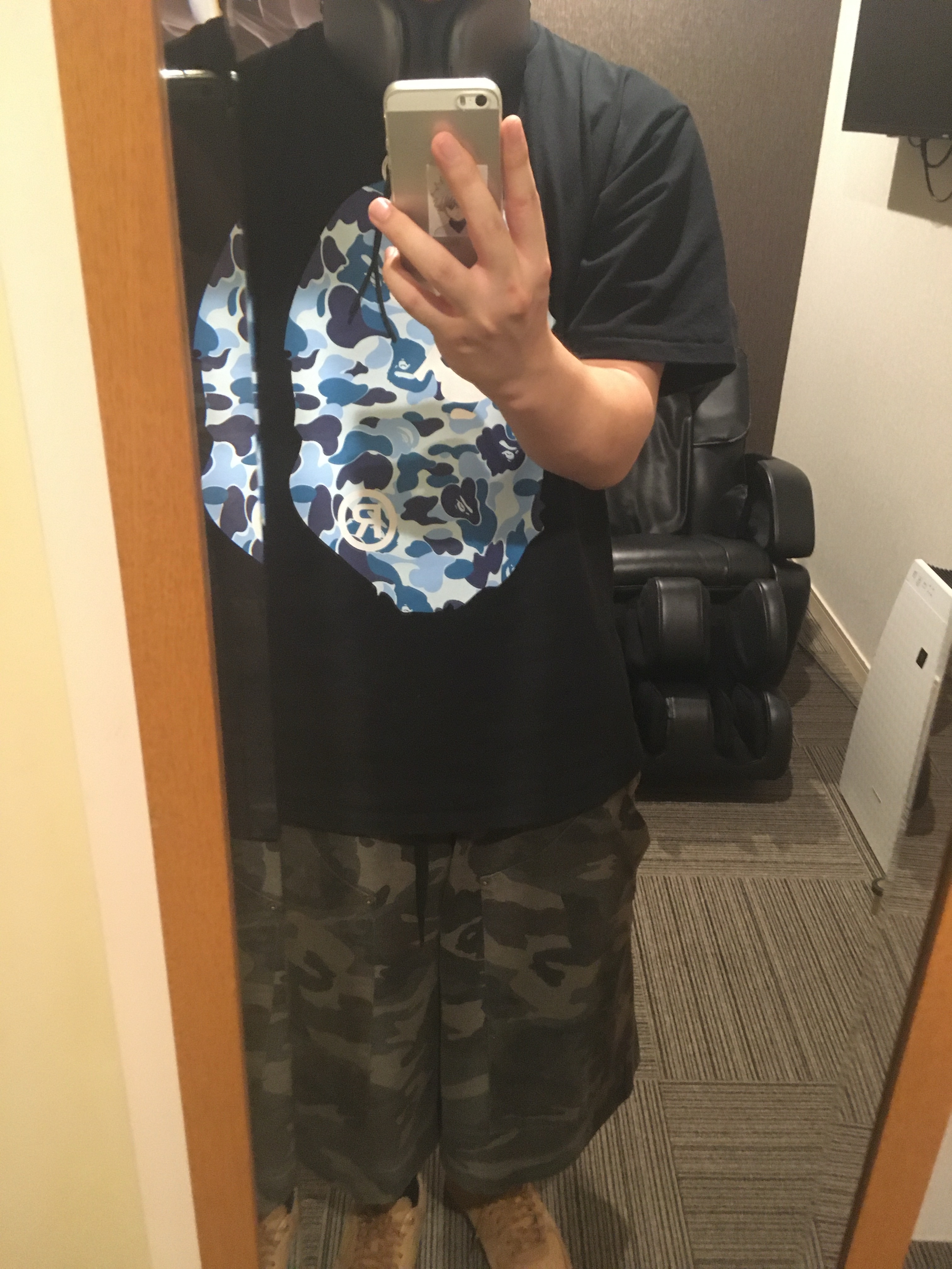 BAPE ABC Camo Big Ape Head T-Shirt Black Blue, Apple AirPods Max Lightning Space Gray (Korean Ver.) 착용 스타일