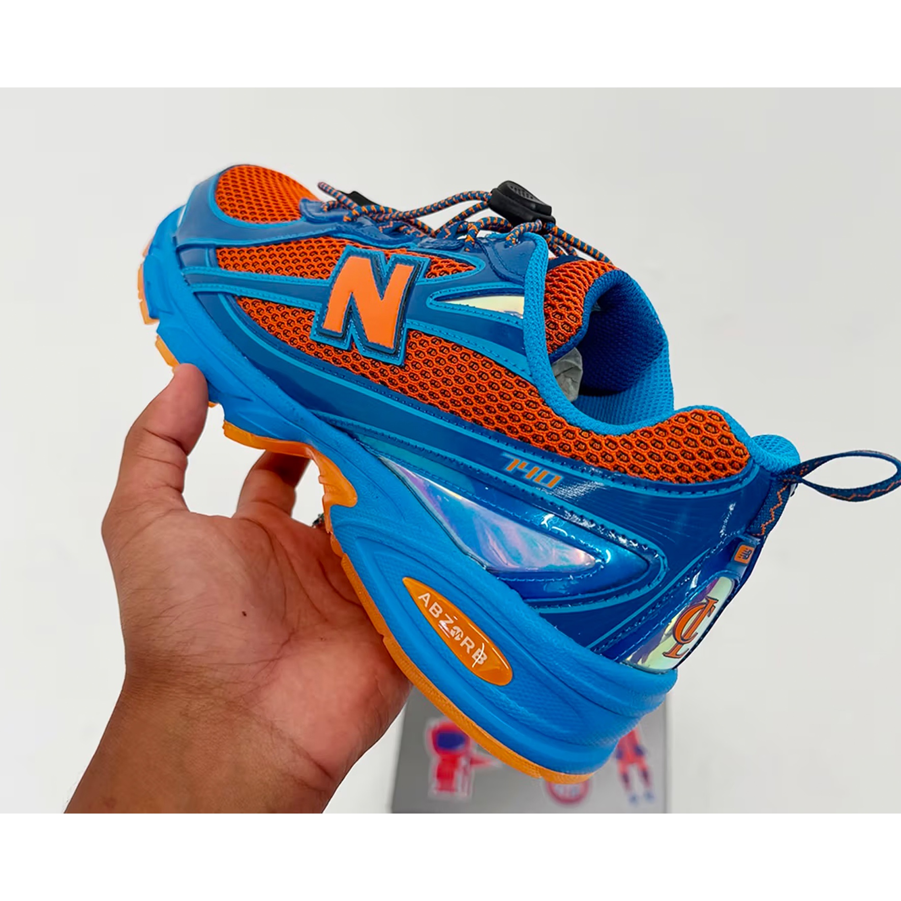 New Balance x Amine 740v2 Snorkel Blue Persimmon Orange 착용 스타일 - 3