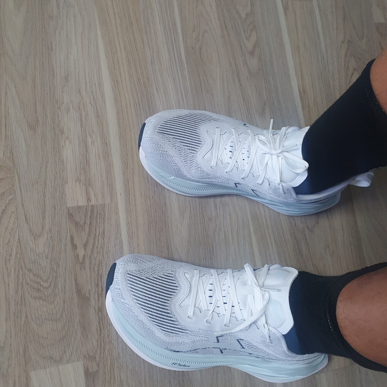 Asics Superblast 2 White Cool Grey 착용 스타일 - 1