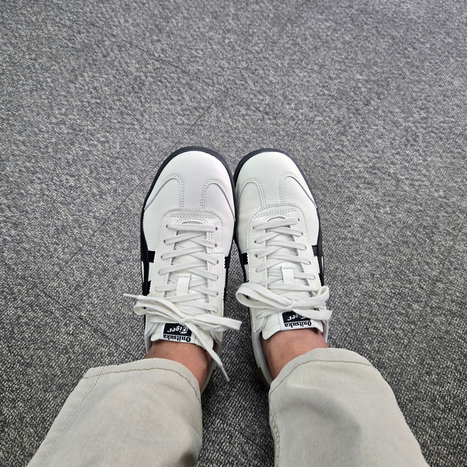 Onitsuka Tiger Tokuten White Black 착용 스타일 - 1