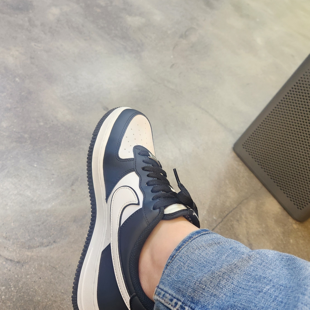 Nike Air Force 1 '07 Black White 착용 스타일