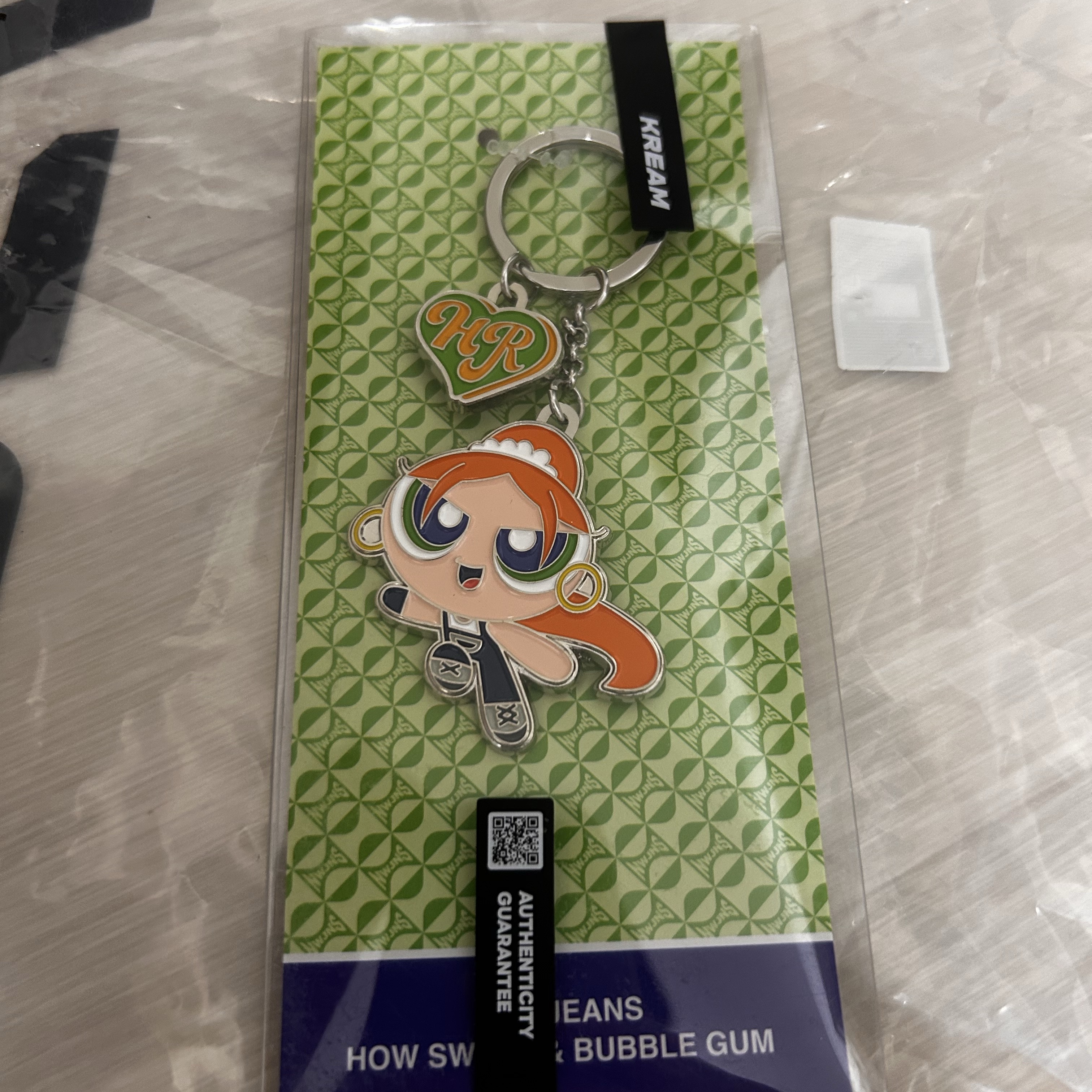 NewJeans x The Power Puff Girls Metal Keyring Haerin 착용 스타일