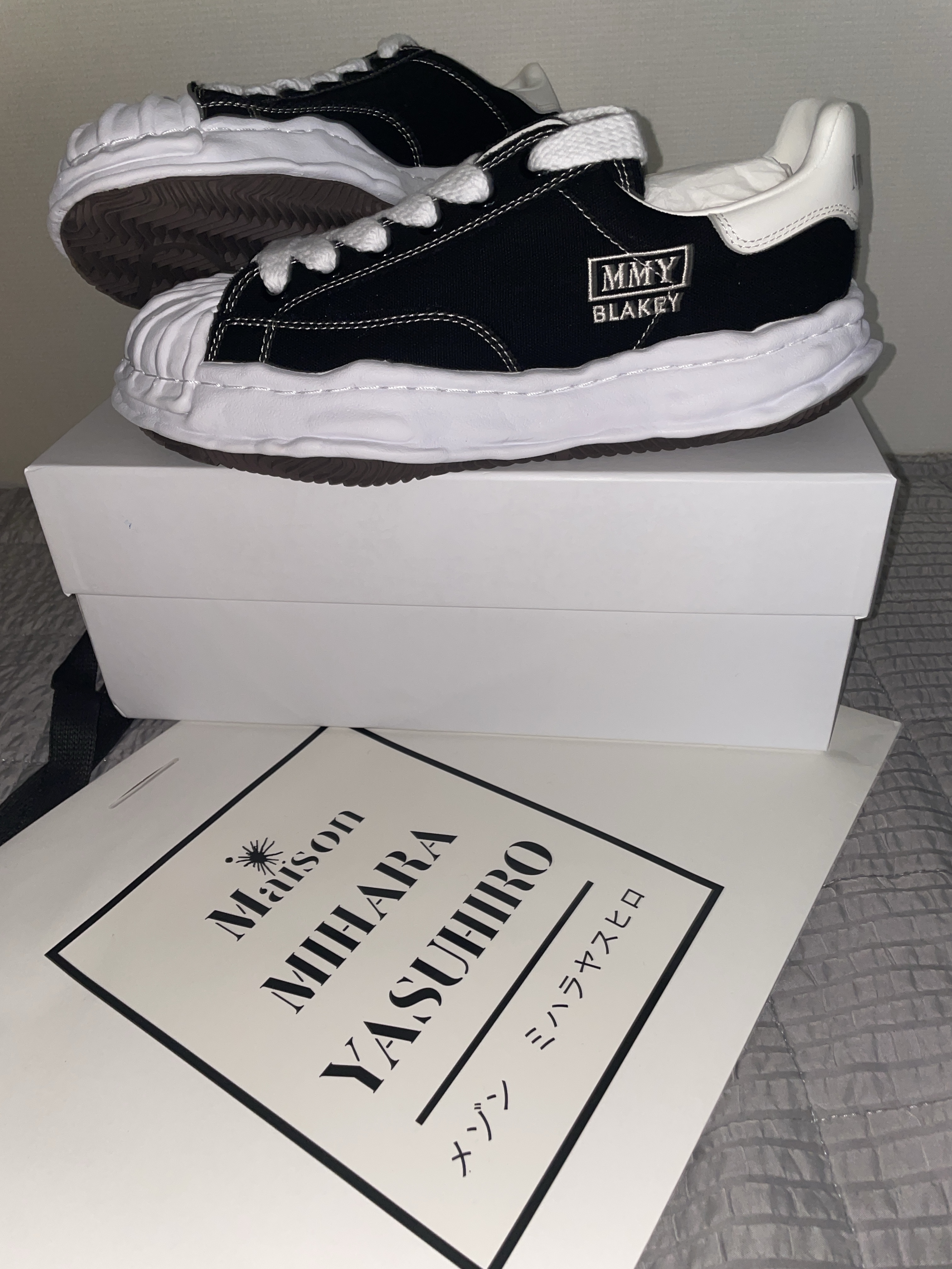 Maison Mihara Yasuhiro Blakey OG Sole Canvas Low-top Sneakers Black White 착용 스타일