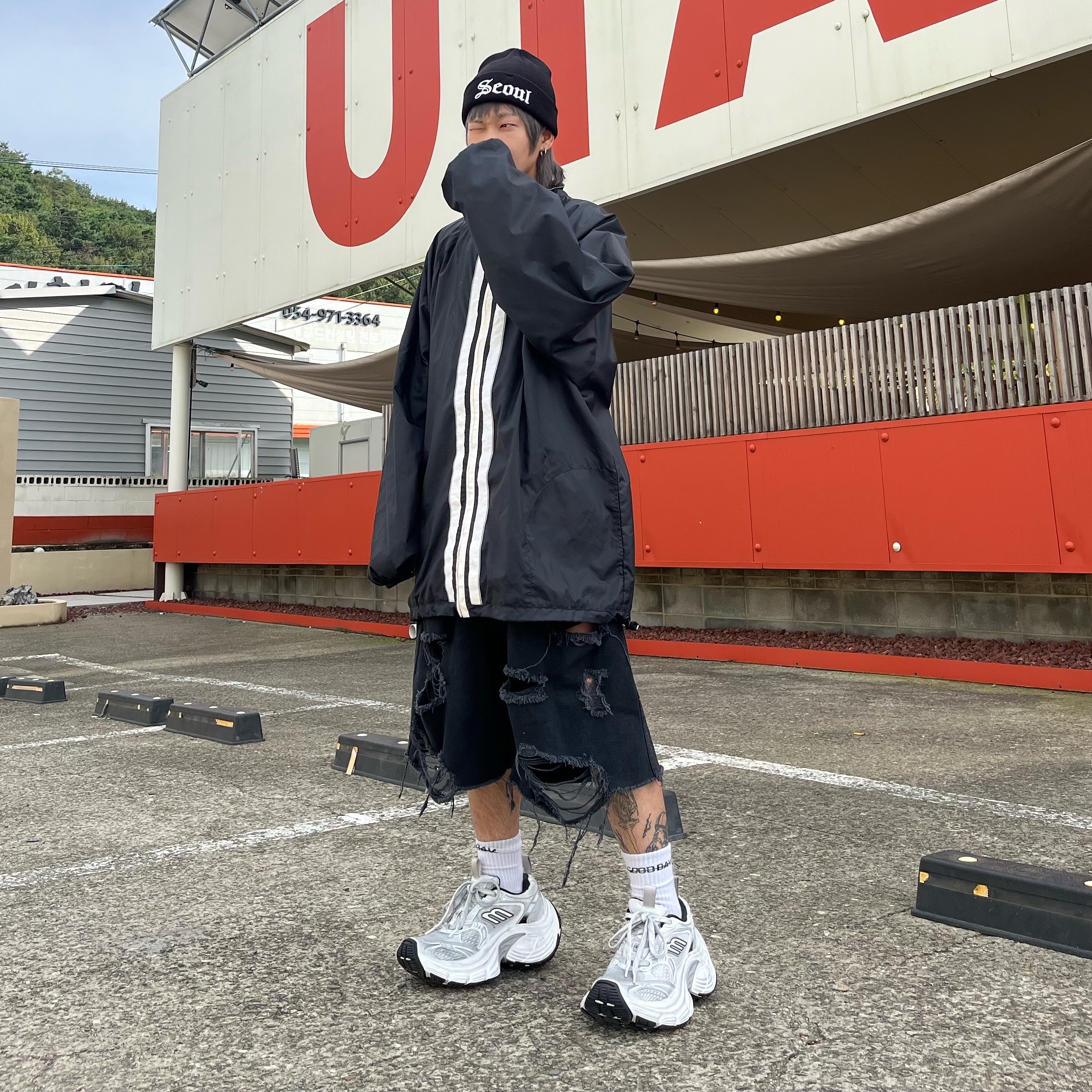 Balenciaga 10XL Sneakers White Grey Silver Black 착용 스타일 - 4