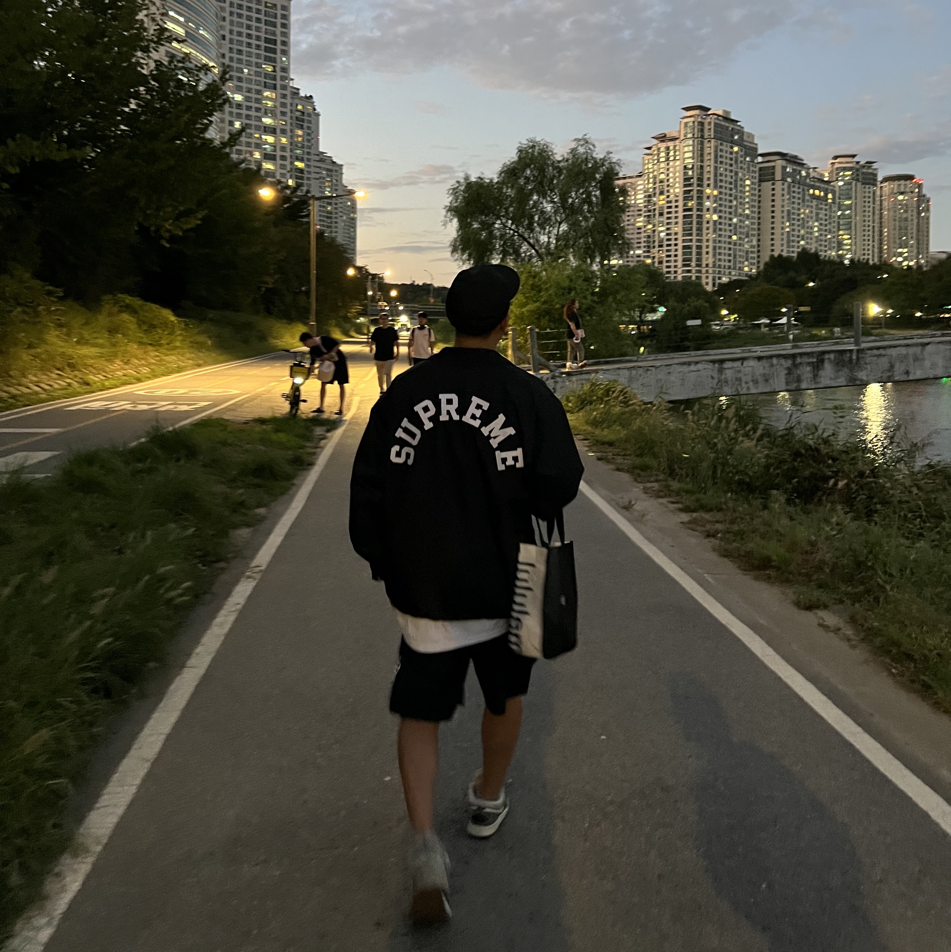 Supreme x Champion Coaches Jacket Black - 24SS 착용 스타일