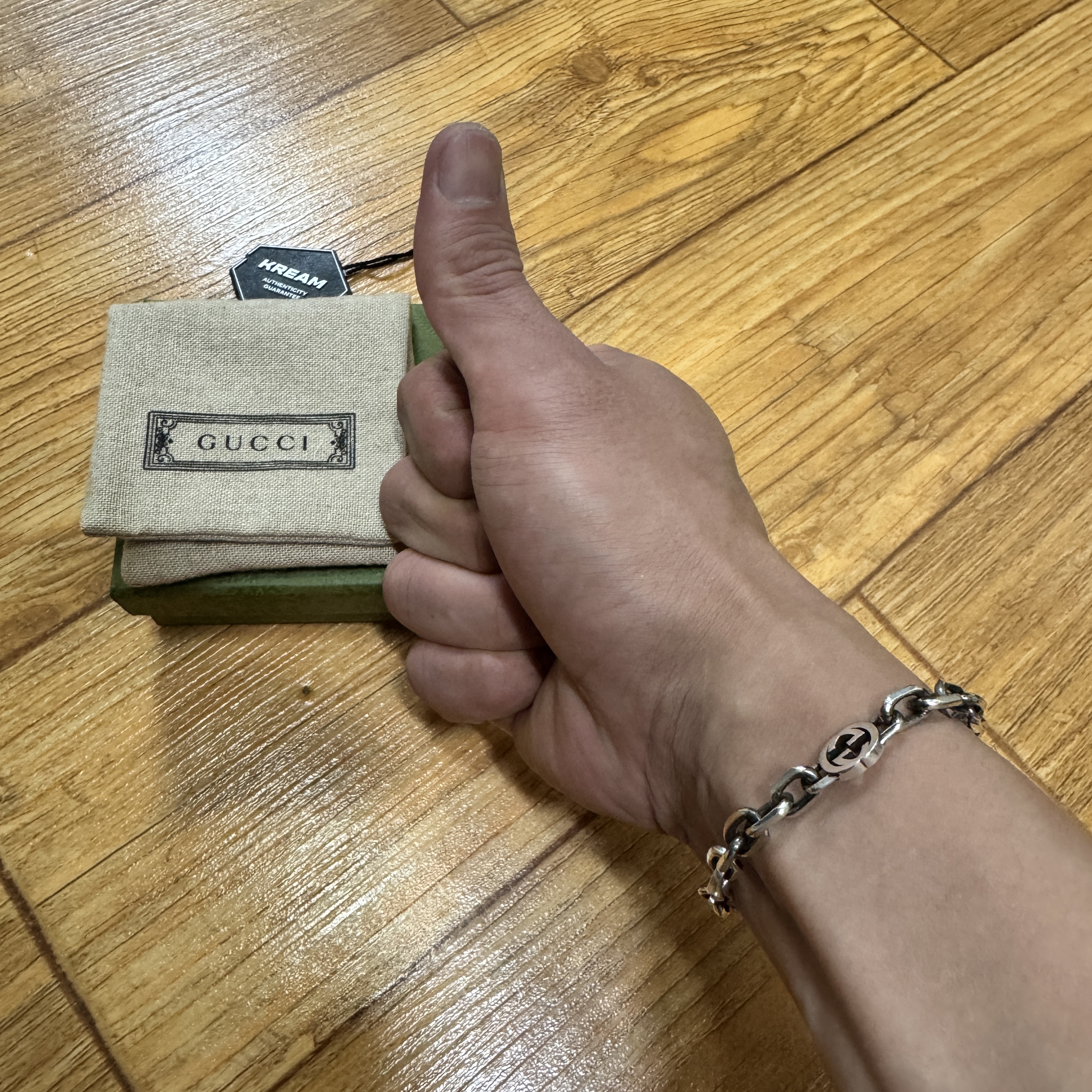Gucci Interlocking G Bracelet Silver 착용 스타일