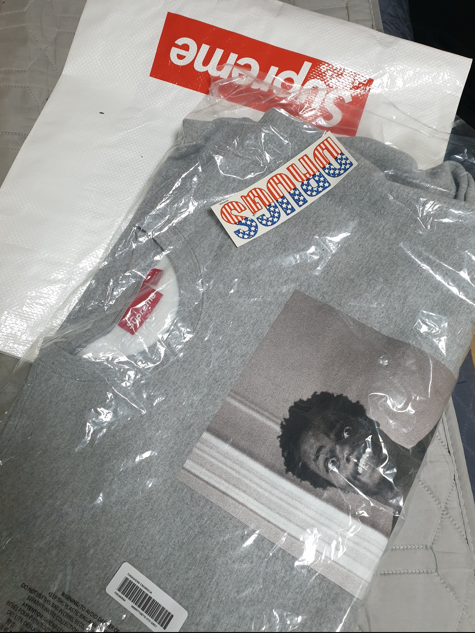 Supreme x Thrasher Crewneck Heather Grey - 24FW, Supreme Mesh Cordura Camp Cap Black - 23SS 착용 스타일 - 2