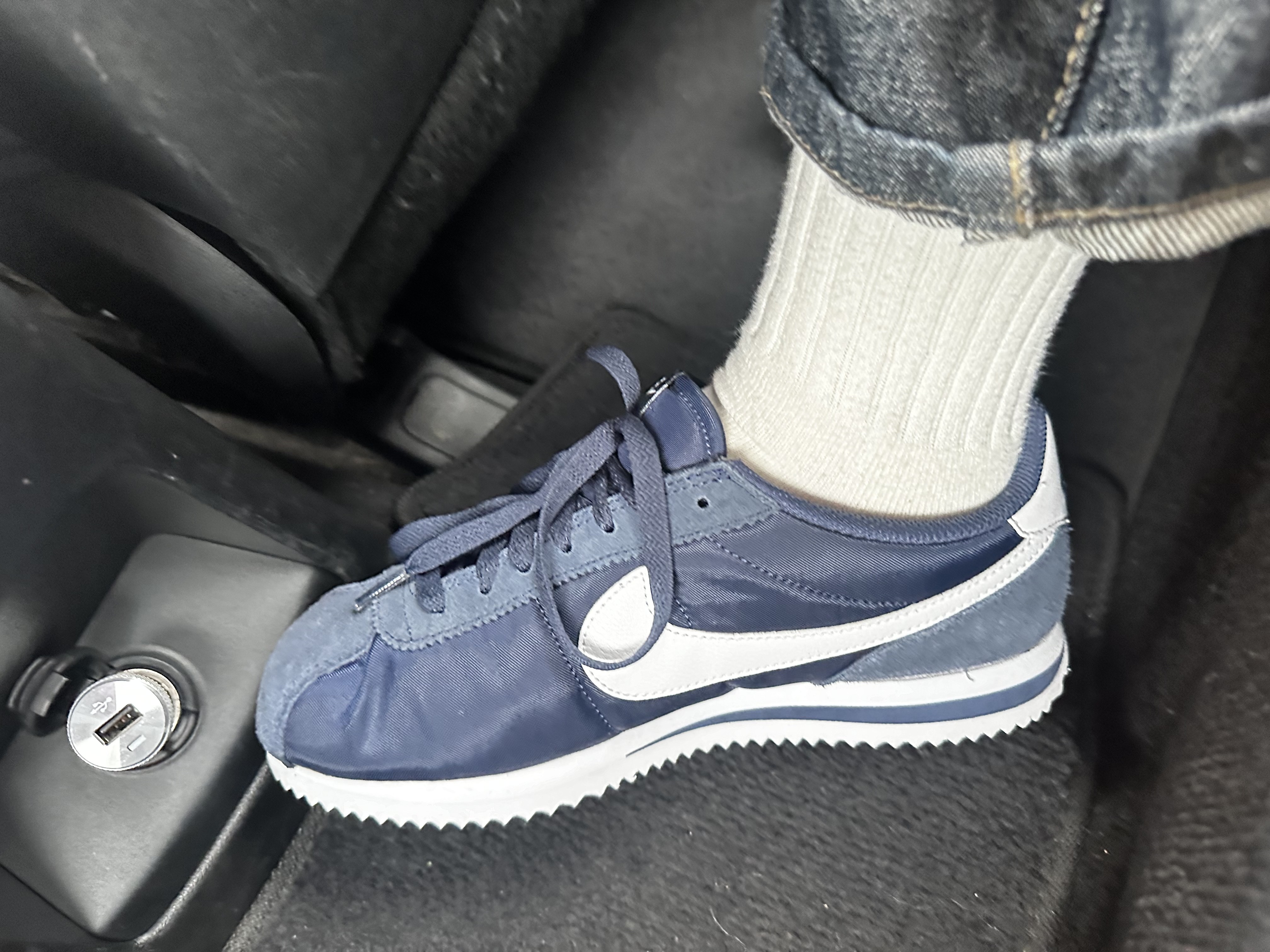 (W) Nike Cortez Midnight Navy, Nike Cortez TXT Midnight Navy White 착용 스타일 - 3