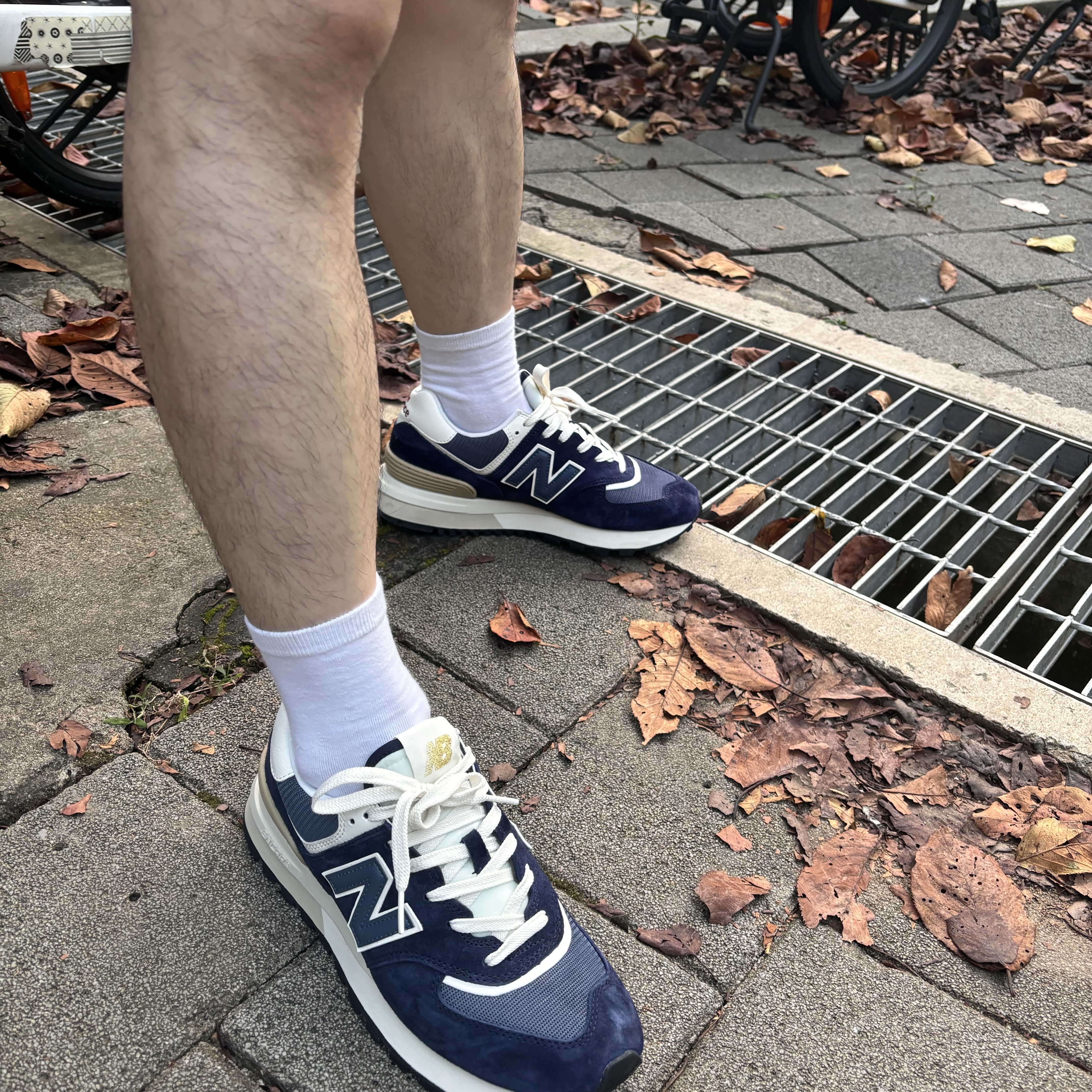 New Balance 574 Legacy Navy 착용 스타일 - 3
