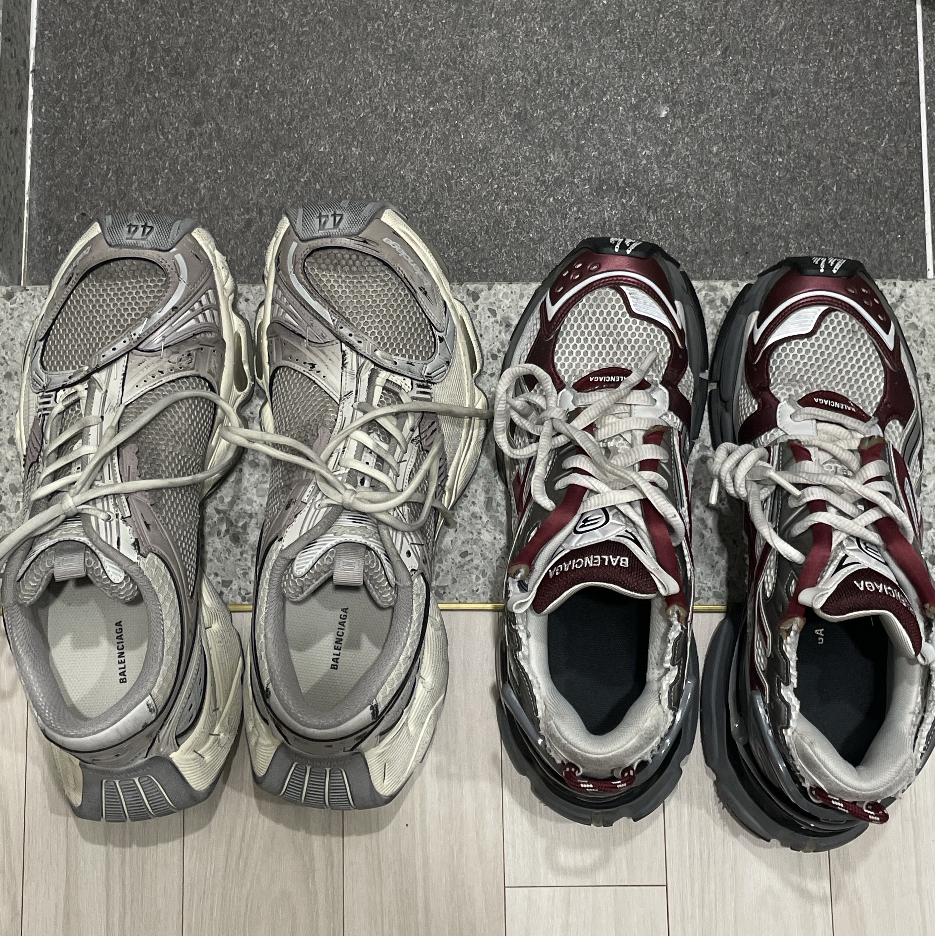 Balenciaga Stapler Sneaker Beige Grey, Balenciaga Runner Sneakers Grey Burgundy 착용 스타일