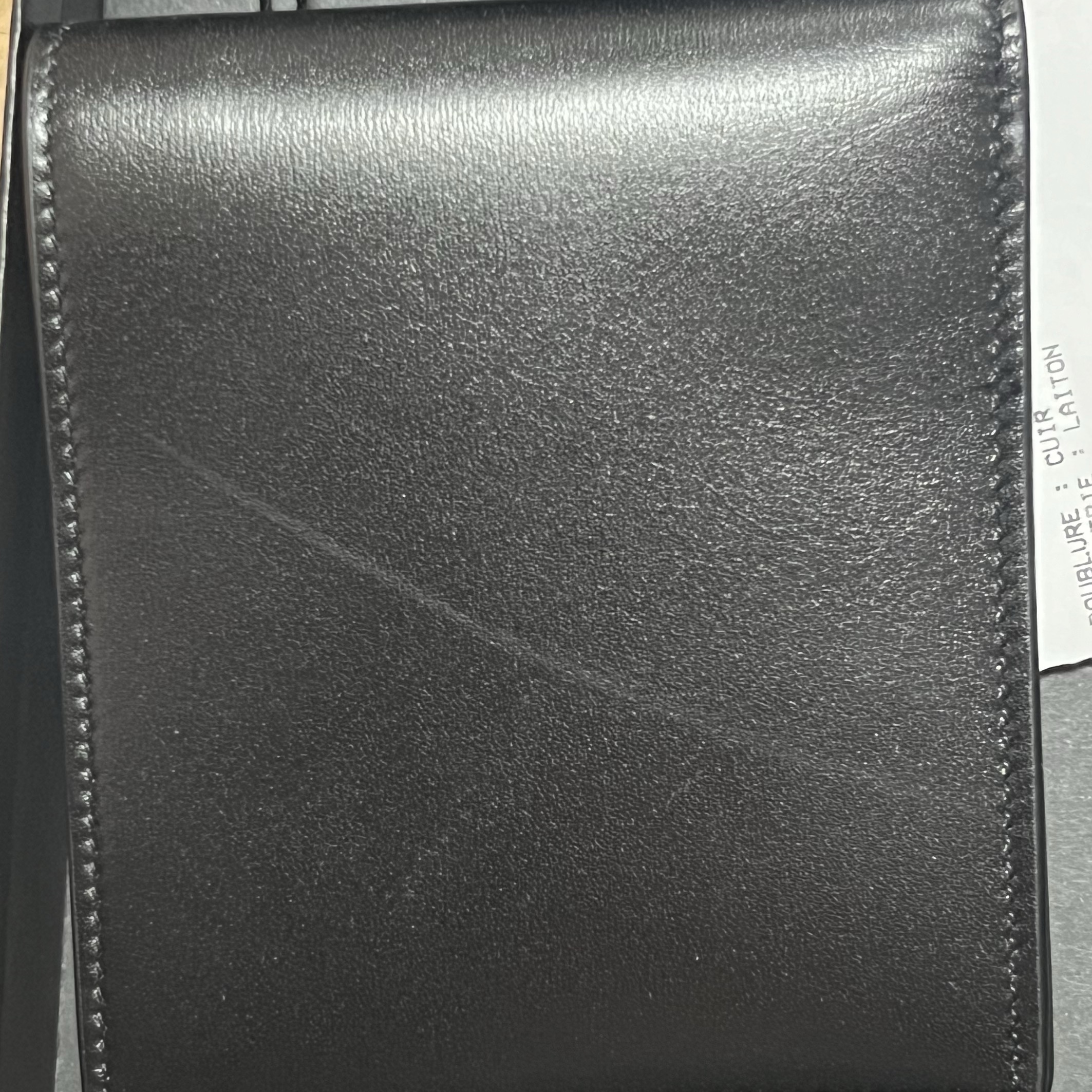 Saint Laurent East/West Wallet in Smooth Leather Black 착용 스타일 - 1