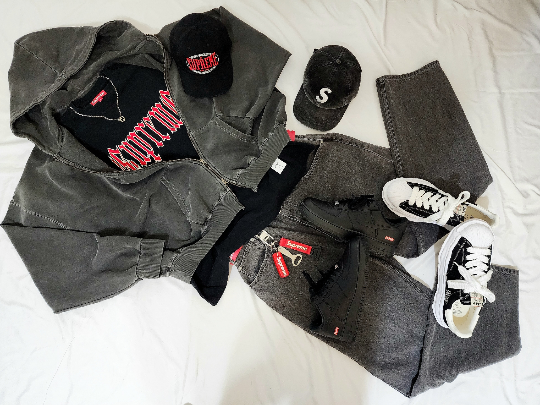 Undermycar Mu.11 Anti Fxxking Logo Play Oversized Pigment Hood Zip-up Gray, Supreme Old English S/S Top Black - 24SS 착용 스타일 - 1