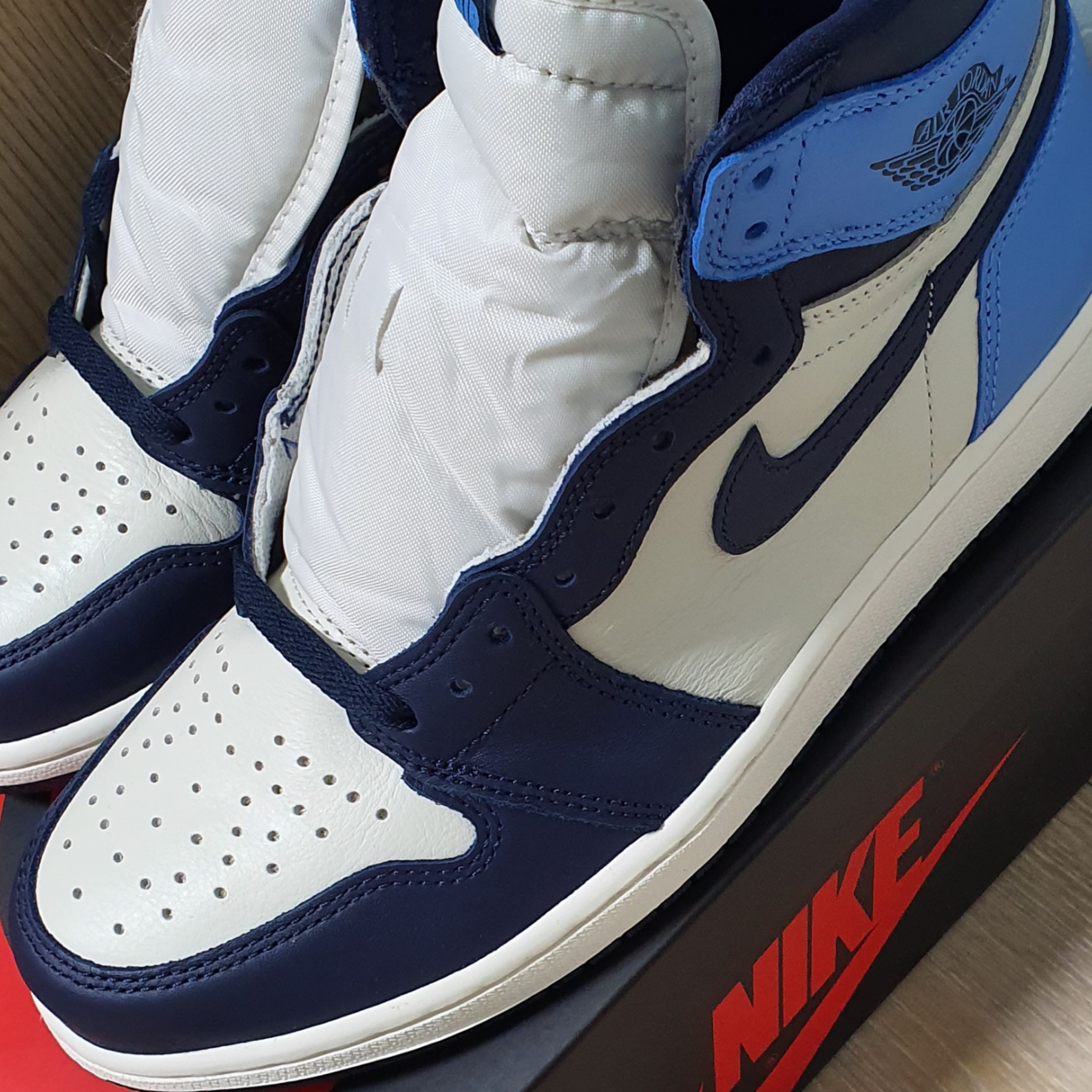 Jordan 1 Retro High OG University Blue 착용 스타일