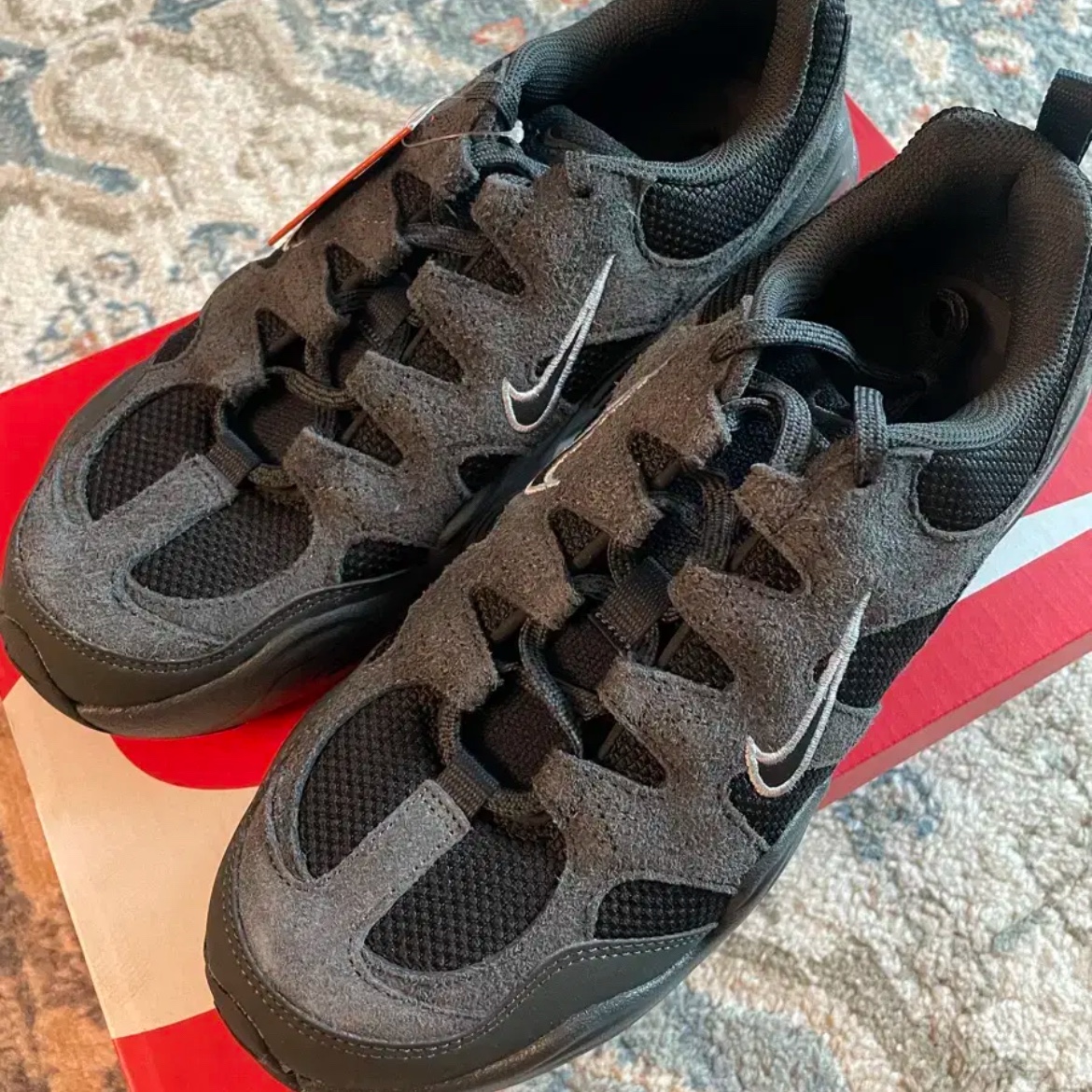 Nike Tech Hera Anthracite Black Light Smoke Grey 착용 스타일 - 2