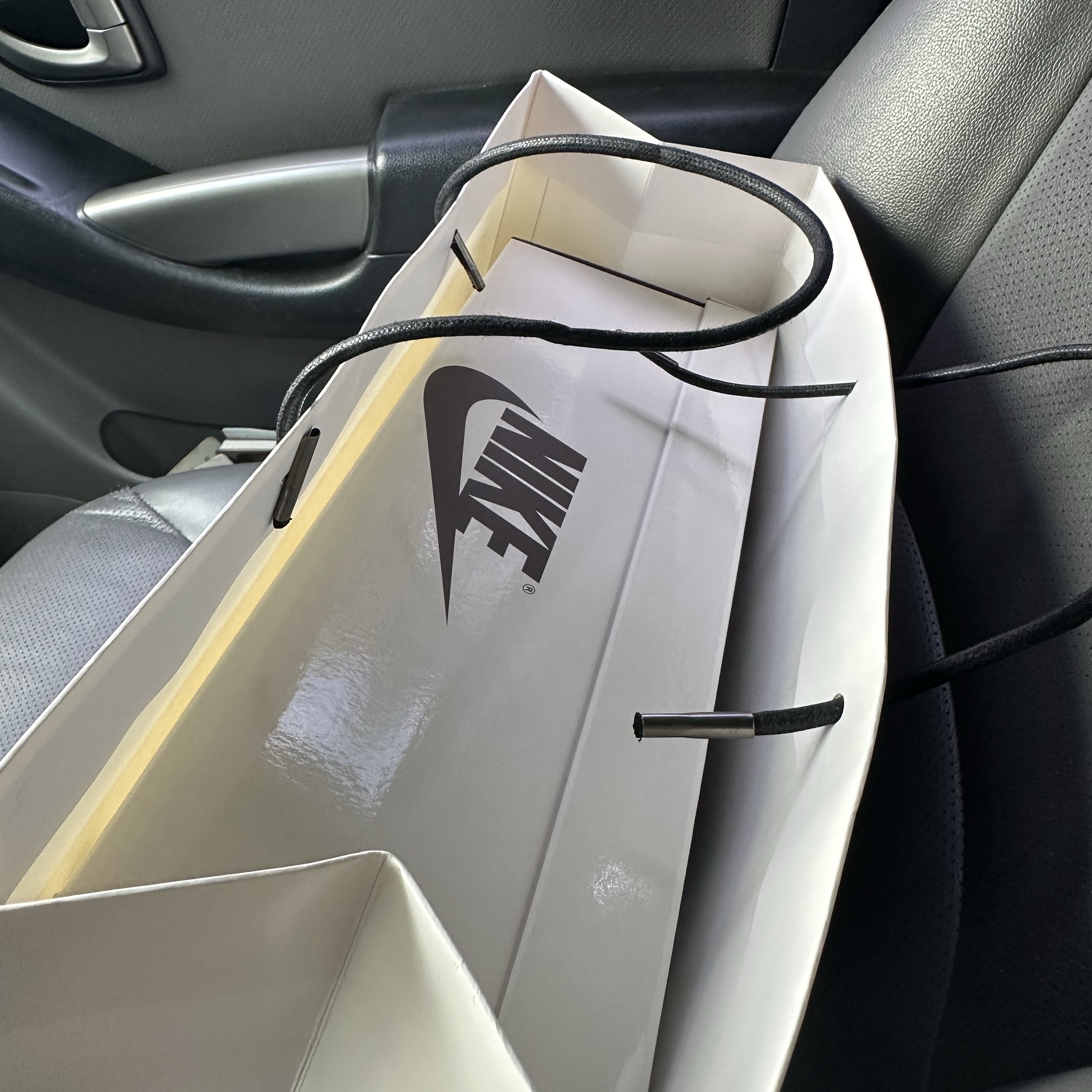 Jordan 1 x Travis Scott Retro Low OG SP Reverse Olive 착용 스타일 - 2