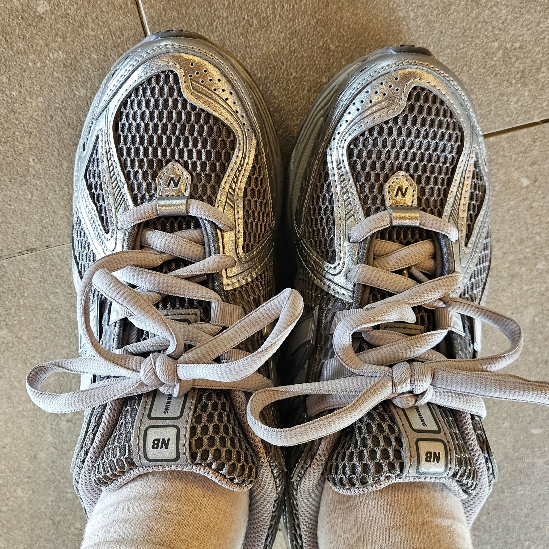 New Balance 1906R Harbor Grey Silver Metalic 착용 스타일
