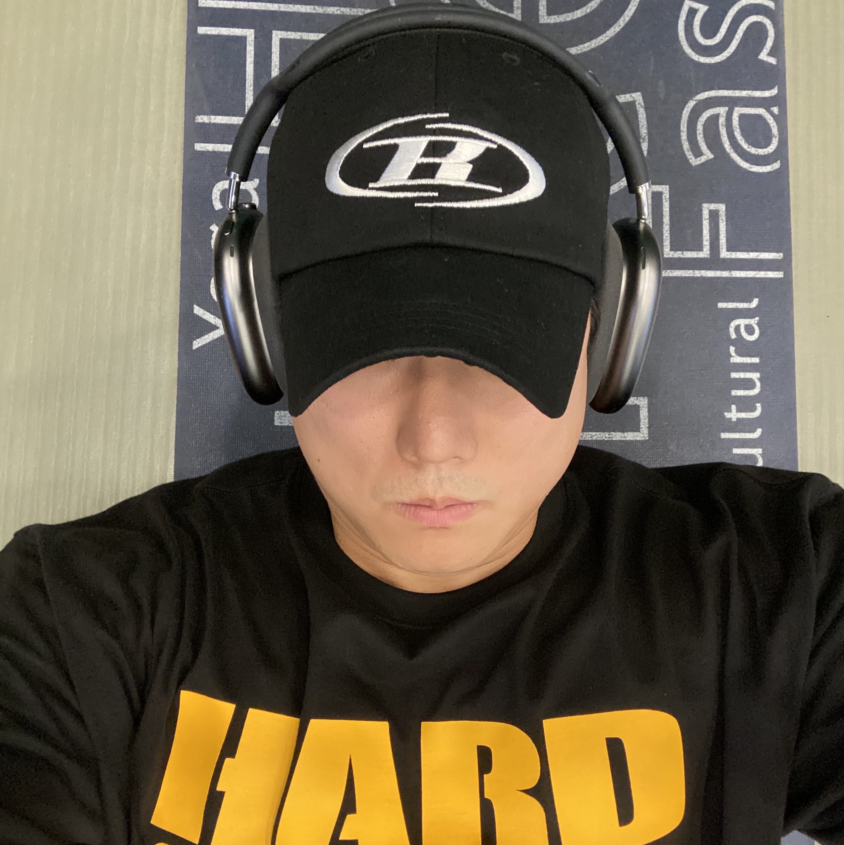 Apple AirPods Max Lightning Space Gray (Korean Ver.), BORN TO WIN B Symbol Big Logo Ball Cap Black 착용 스타일