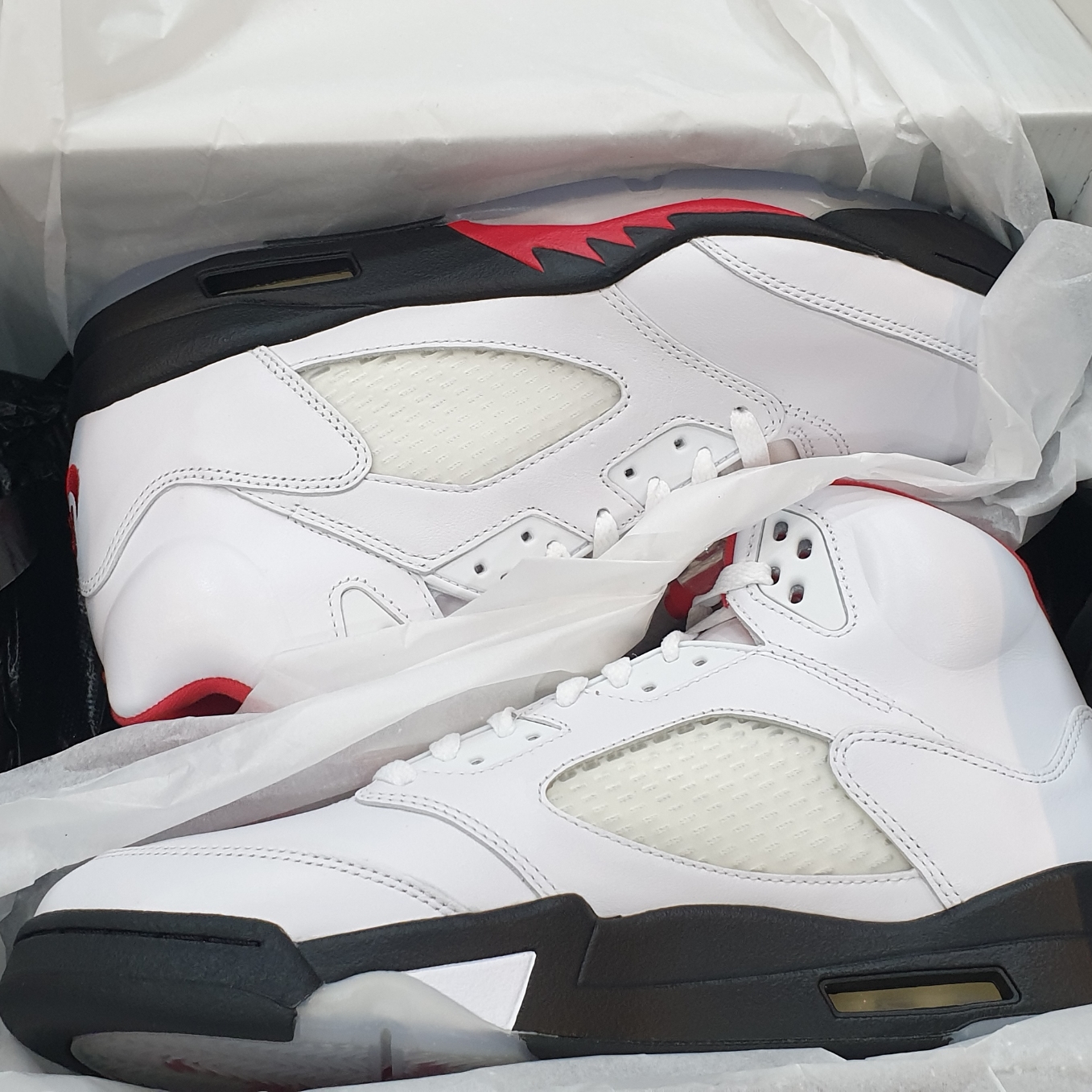 Jordan 5 Retro Fire Red Silver Tongue 2020 착용 스타일 - 2