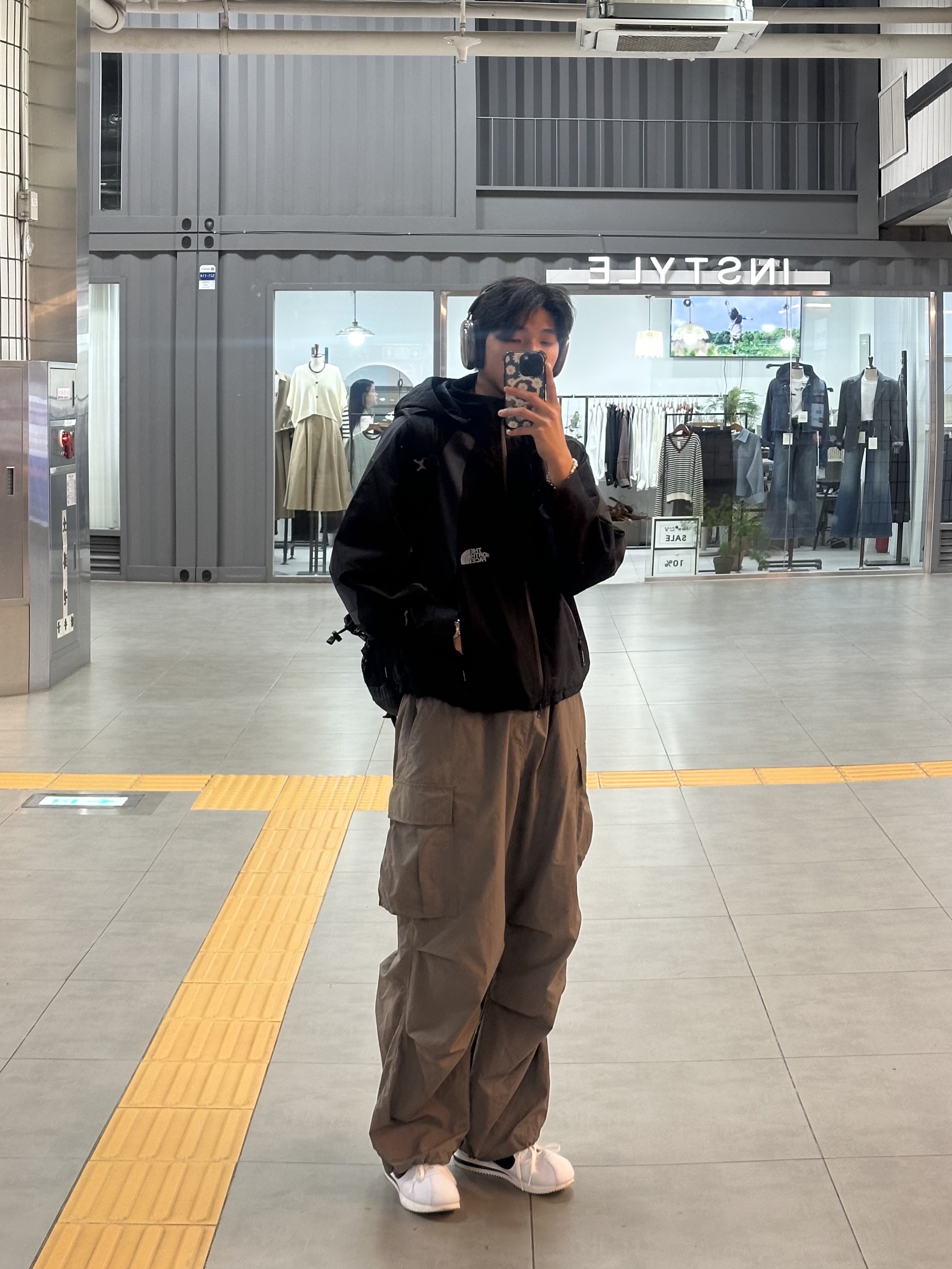 The North Face White Label Slope Jacket Dark Gray, Apple AirPods Max Lightning Space Gray (Korean Ver.) 착용 스타일