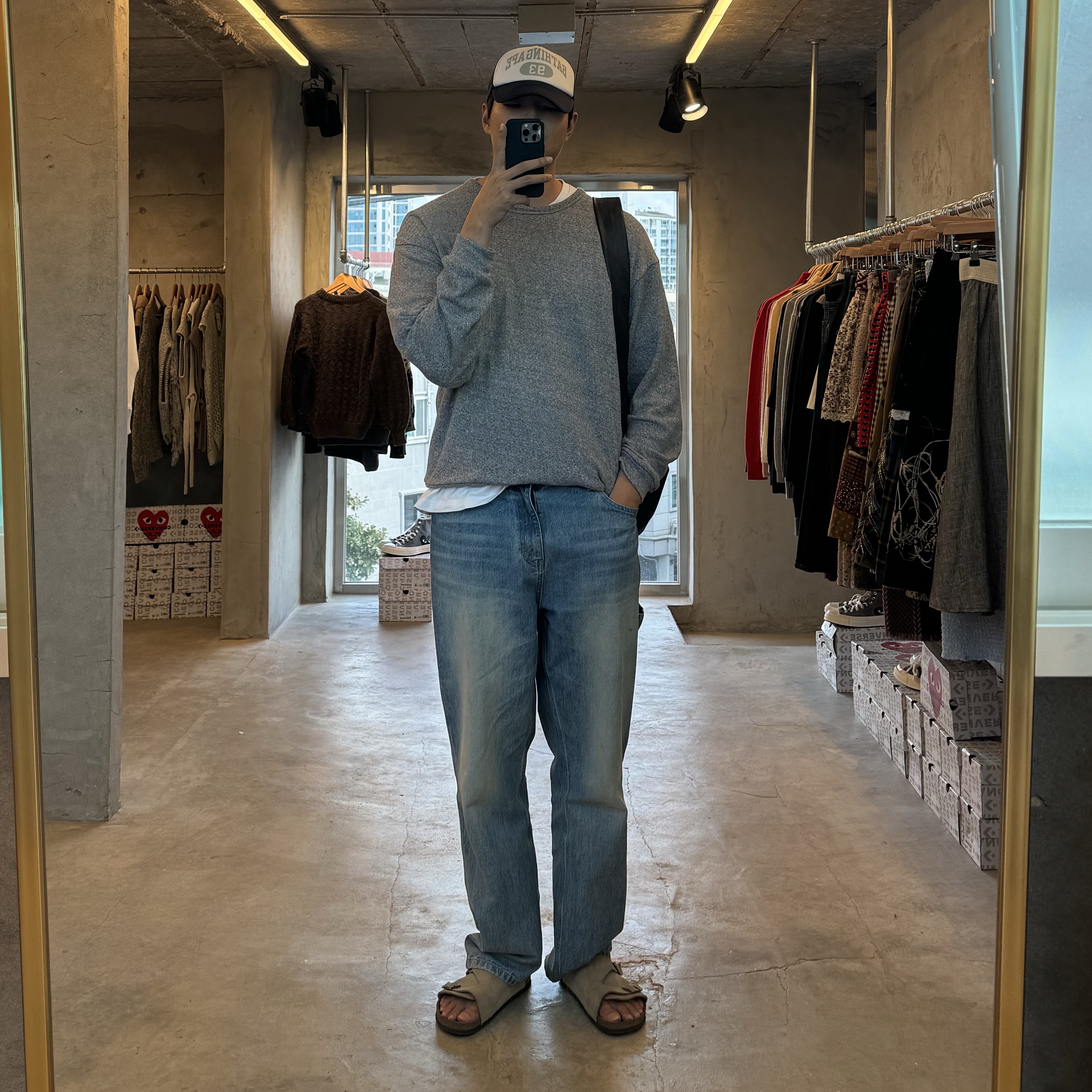 Lemaire Medium Croissant Bag Soft Grained Leather Dark Chocolate, Nocle Dax Denim Pants Light Indigo 착용 스타일