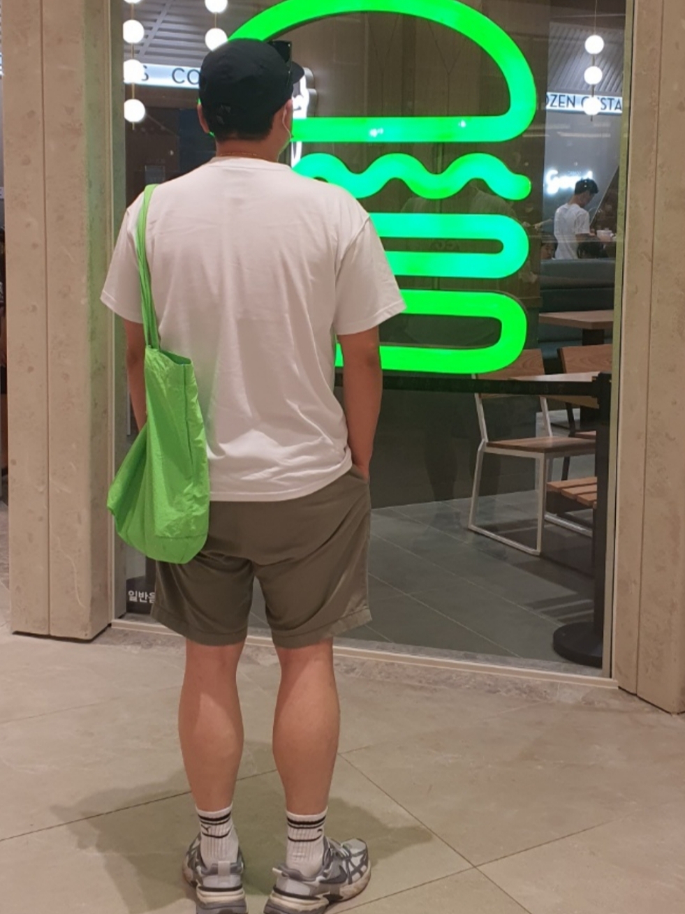 Nike V2K Run Pure Platinum Wolf Grey, Nike ACG HBR Short Sleeve T-Shirt Summit White - Asia 착용 스타일