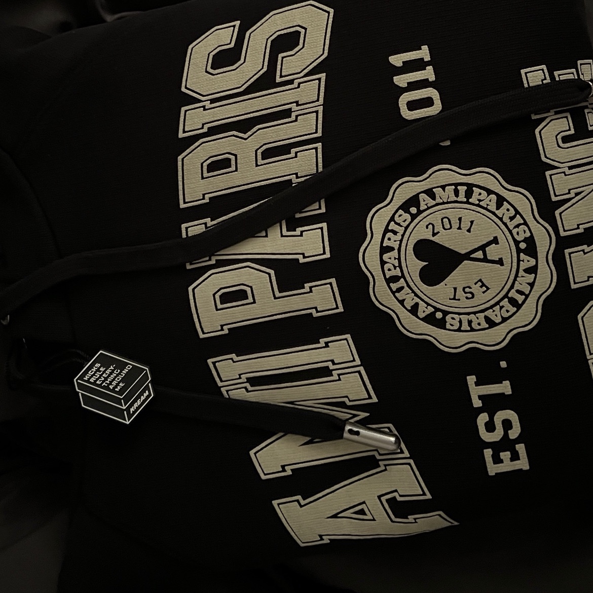 Ami Paris France Hood Sweatshirt Black 착용 스타일