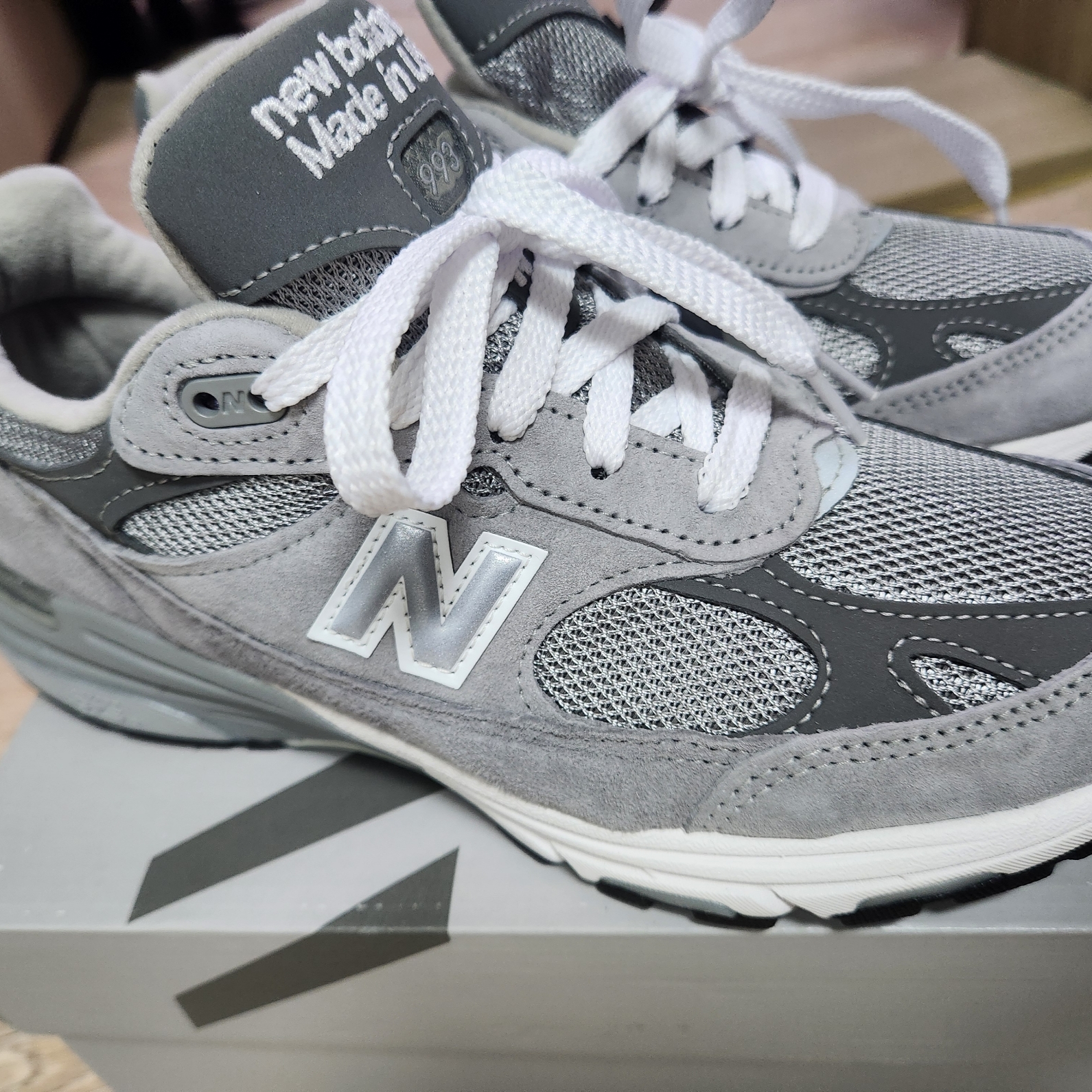 (W) New Balance 993 Made in USA Grey - B Standard 착용 스타일 - 1