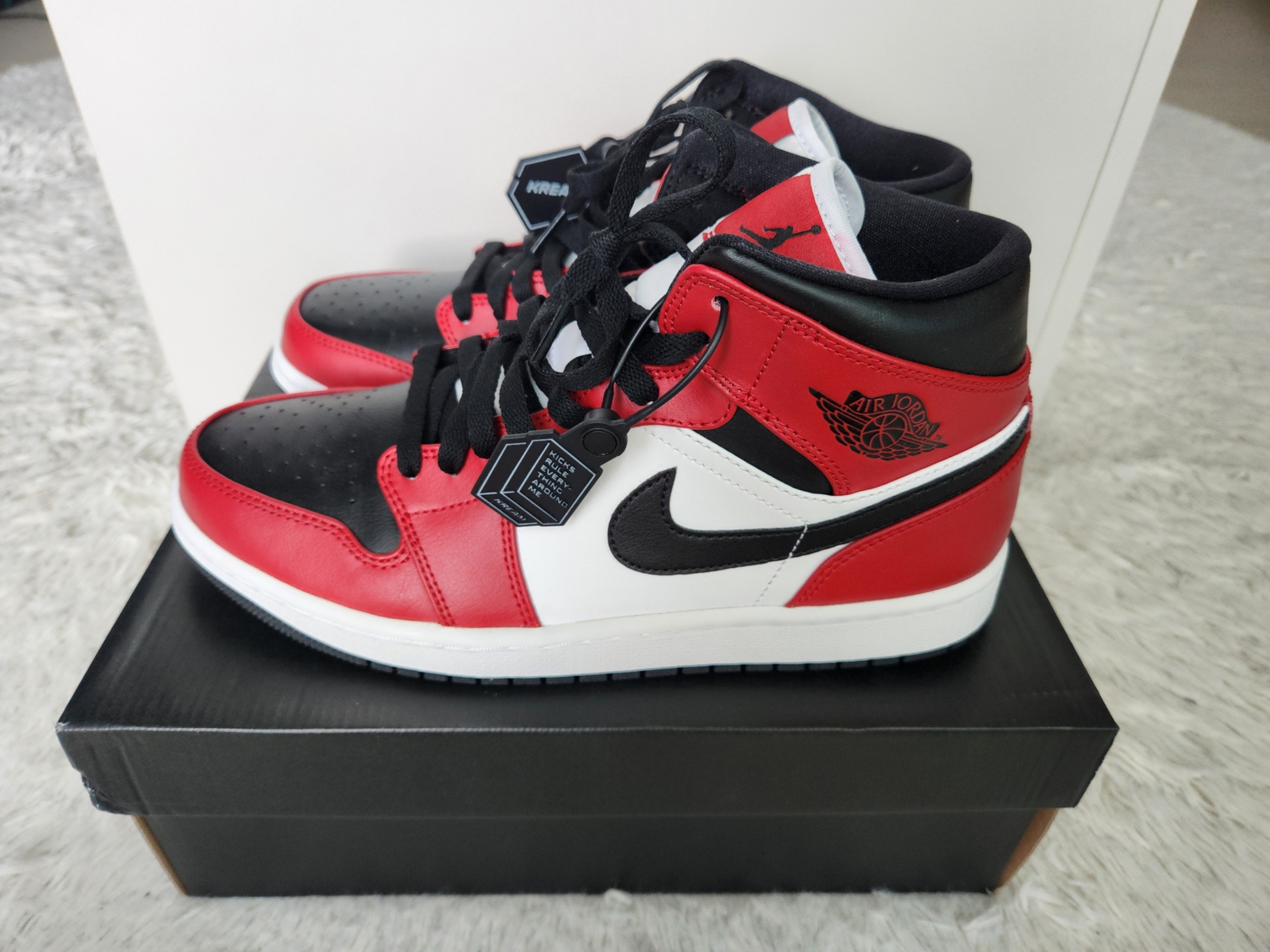 Jordan 1 Mid Chicago Black Toe 착용 스타일