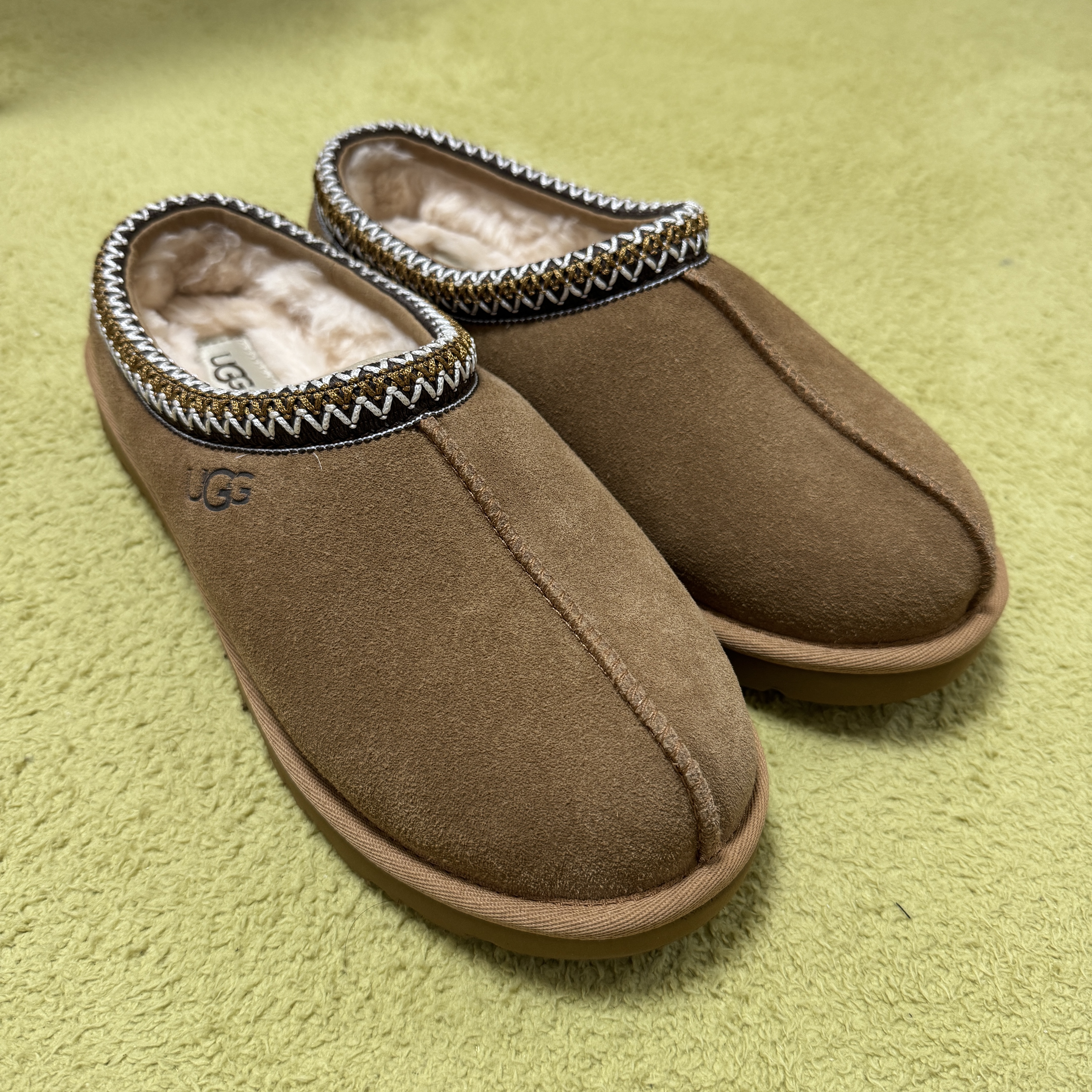 UGG Tasman Slipper Chestnut 착용 스타일 - 3