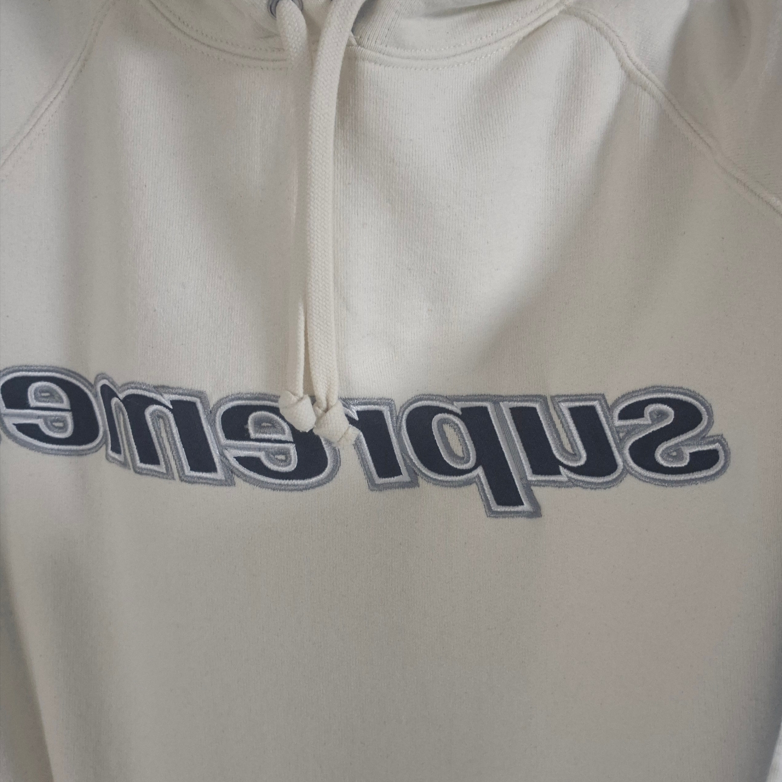 Supreme Division Hooded Sweatshirt Natural - 24FW 착용 스타일 - 3