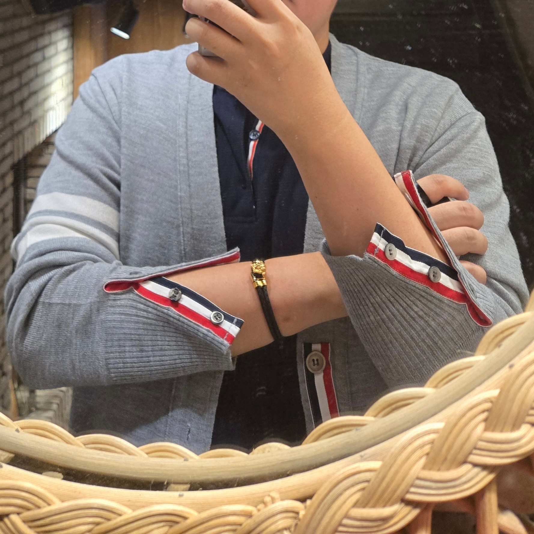 Versace Medusa Braided Leather Bracelet Gold, Thom Browne Sustainable Fine Merino Wool 4-Bar Classic Cardigan Medium Grey 착용 스타일