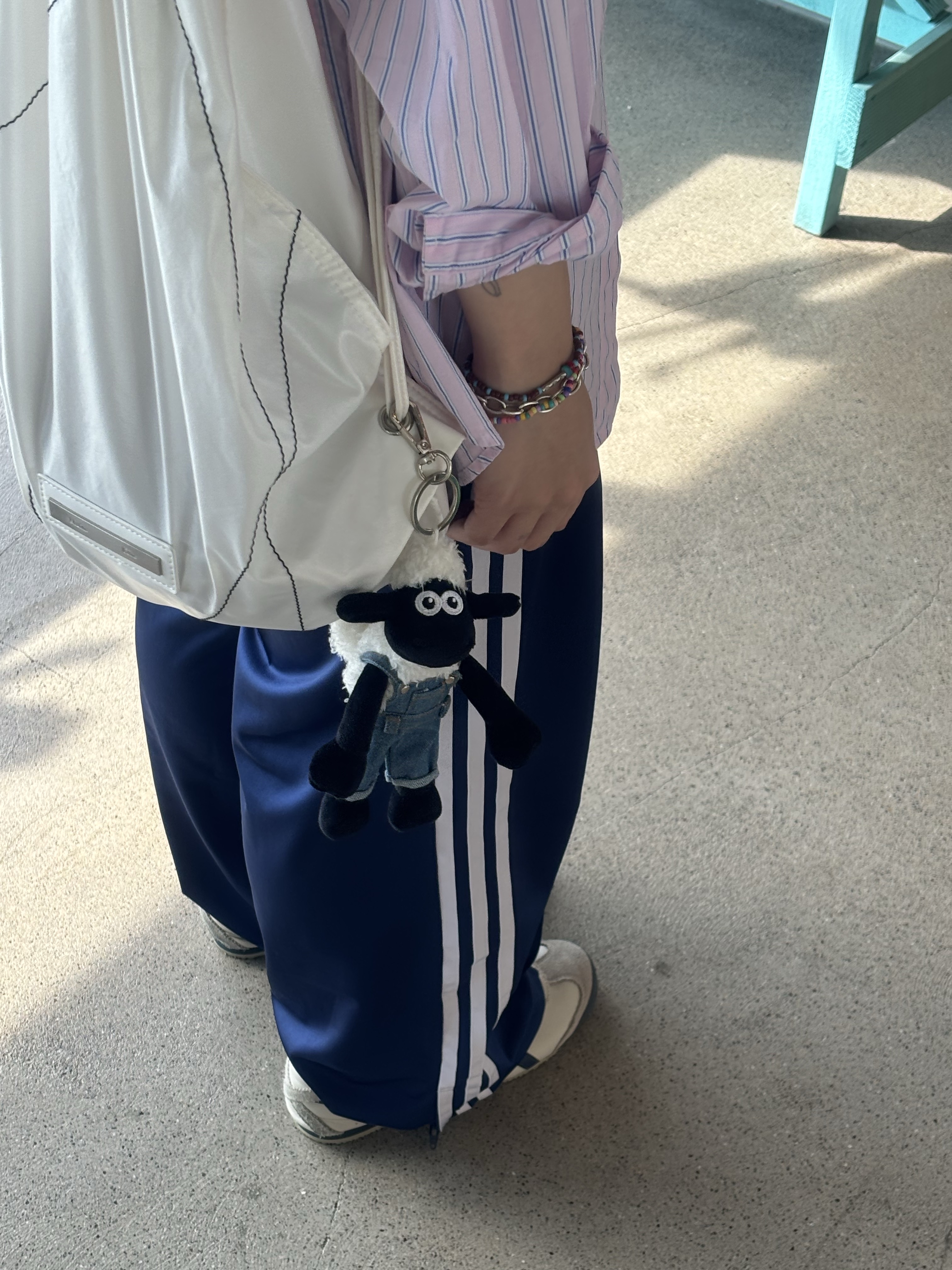 Matin Kim String Coating Backpack White, (W) Adidas Originals Firebird Loose Track Pants Dark Blue - KR Sizing 착용 스타일 - 2