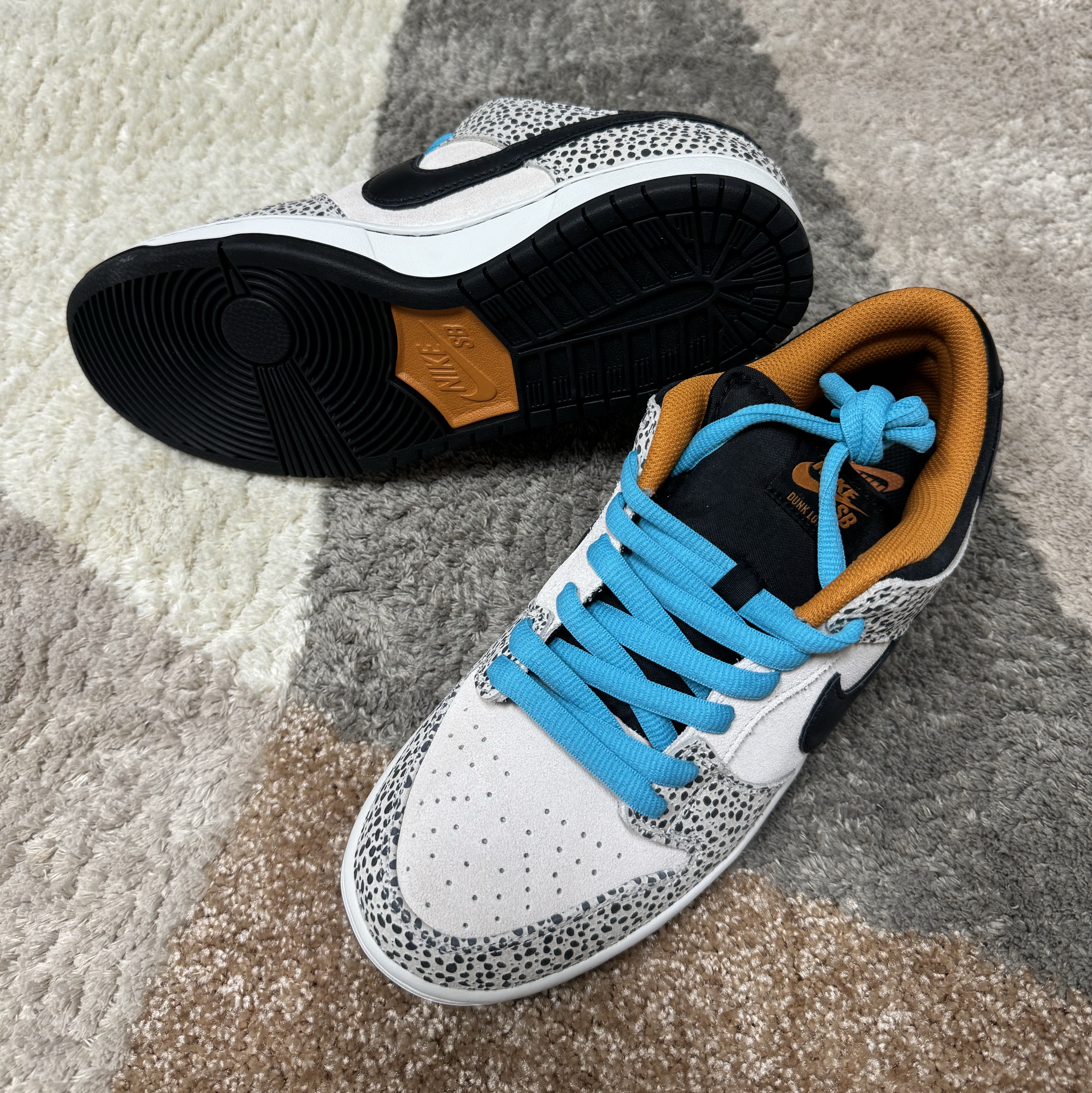 Nike SB Dunk Low Pro Electric Phantom and Black 착용 스타일 - 5