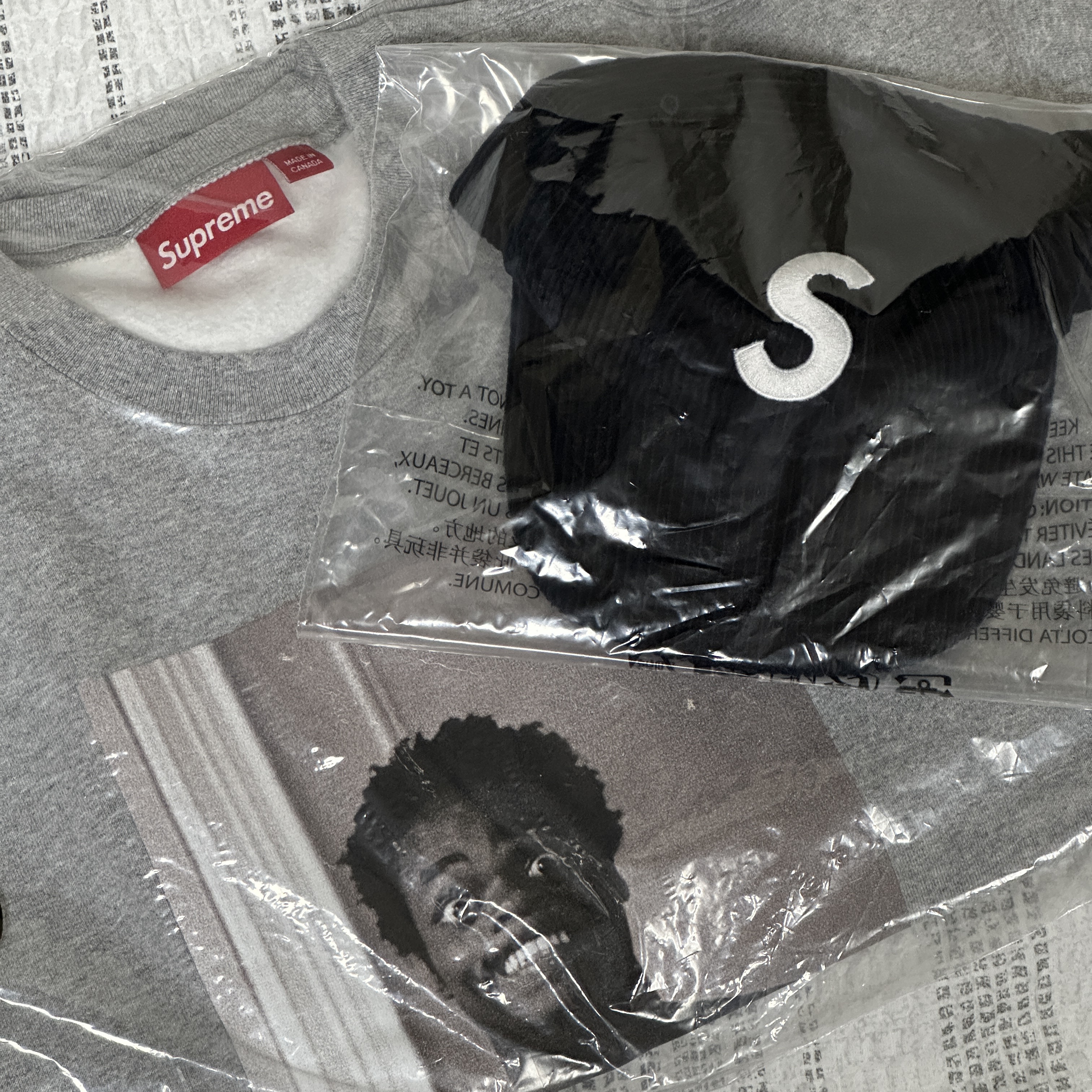 Supreme x Thrasher Crewneck Heather Grey - 24FW, Supreme Corduroy S Logo 6-Panel Navy - 24FW 착용 스타일