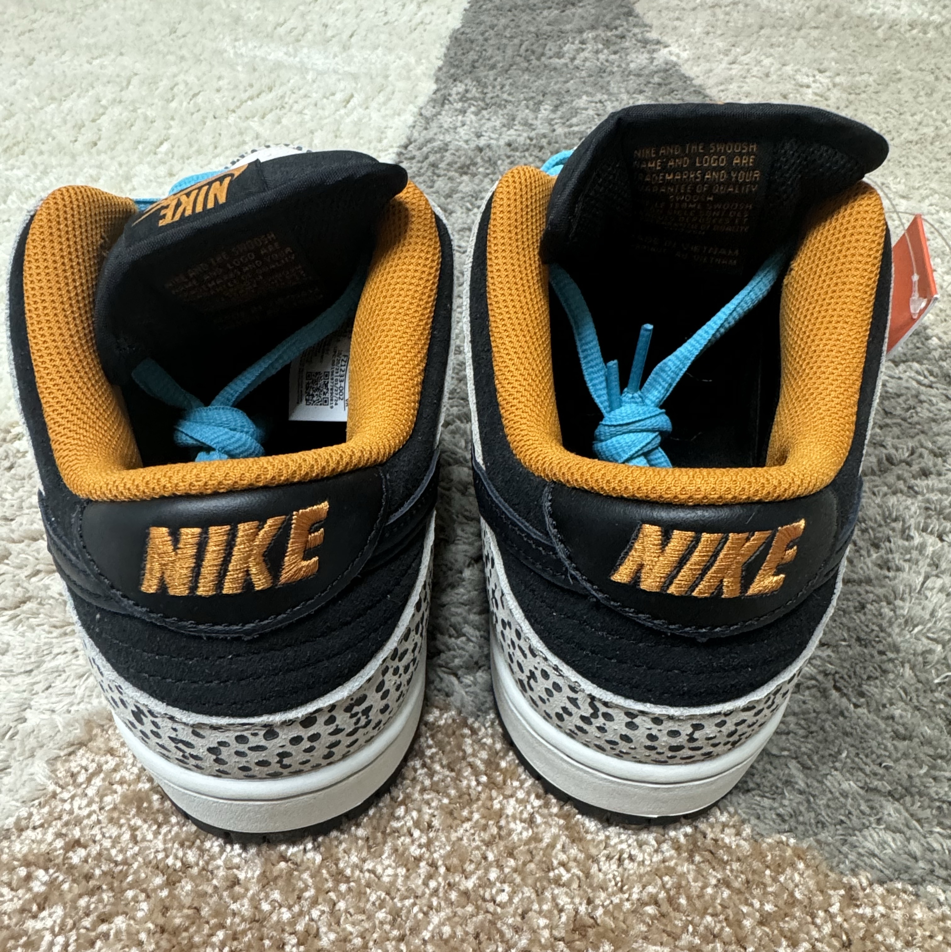 Nike SB Dunk Low Pro Electric Phantom and Black 착용 스타일 - 4