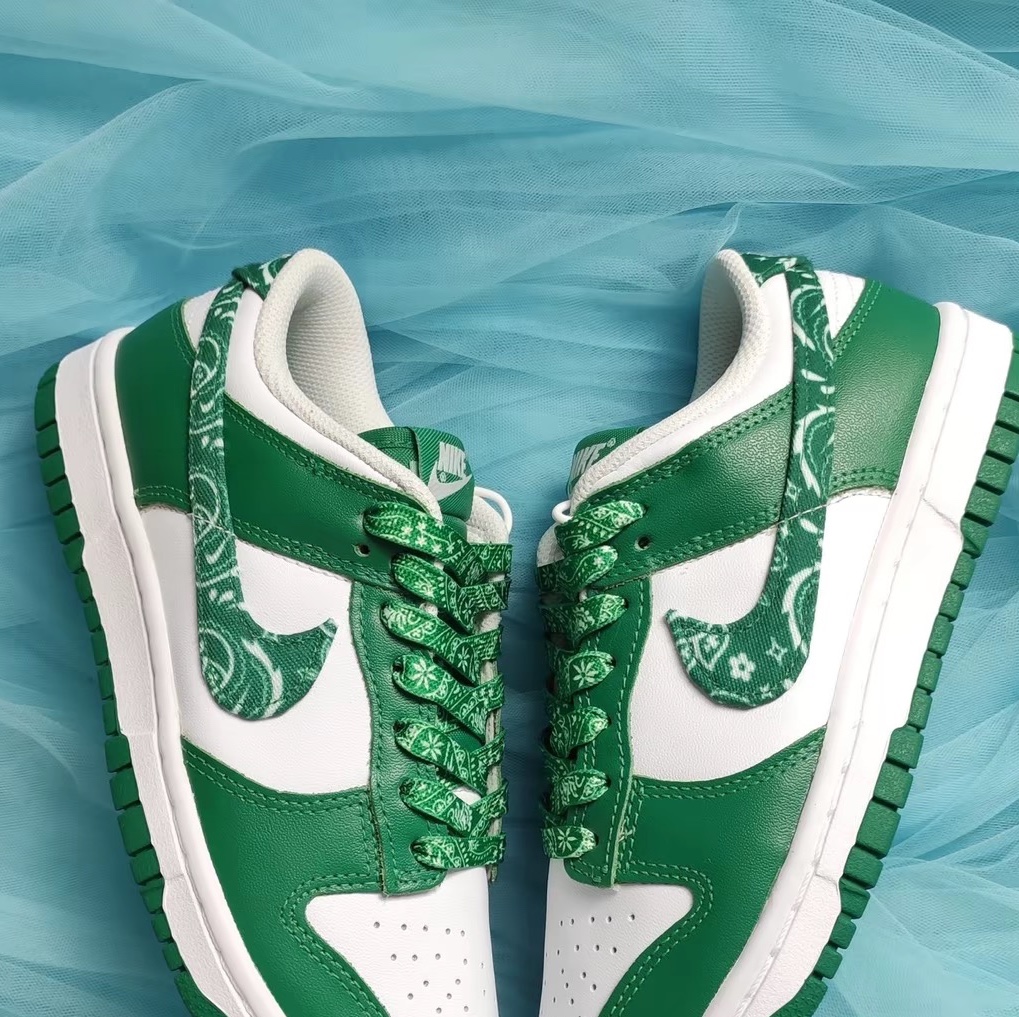 (W) Nike Dunk Low Essential Green Paisley 착용 스타일 - 2