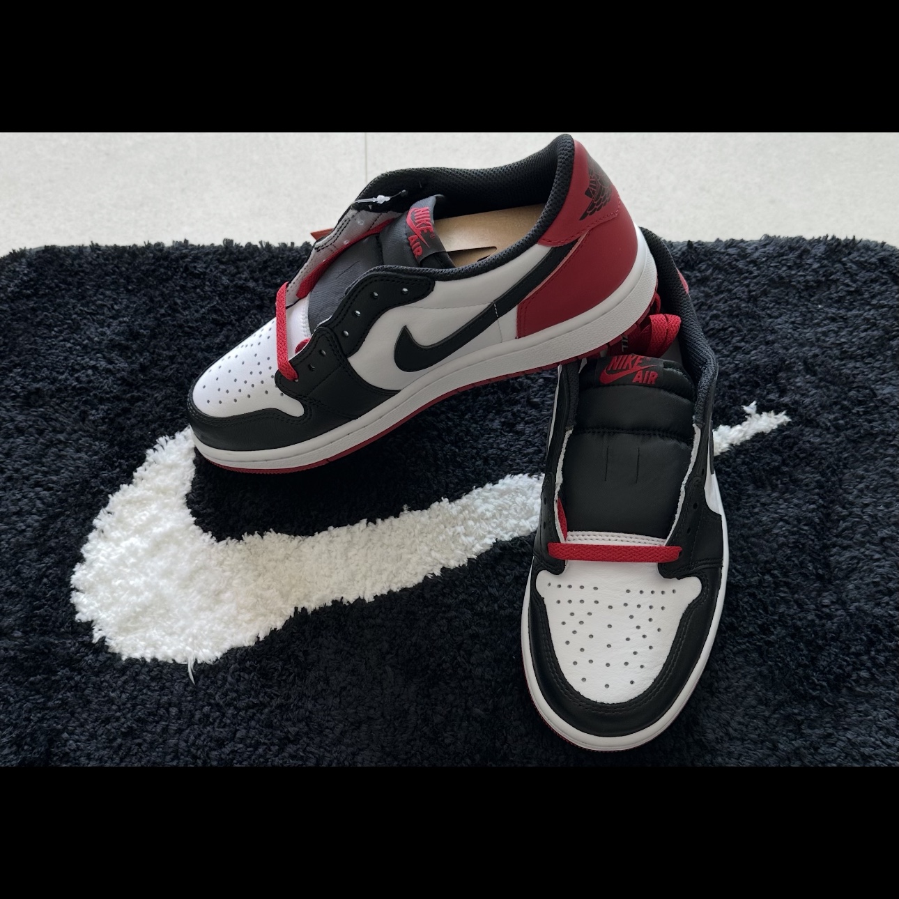 Jordan 1 Retro Low OG Black Toe 착용 스타일 - 1