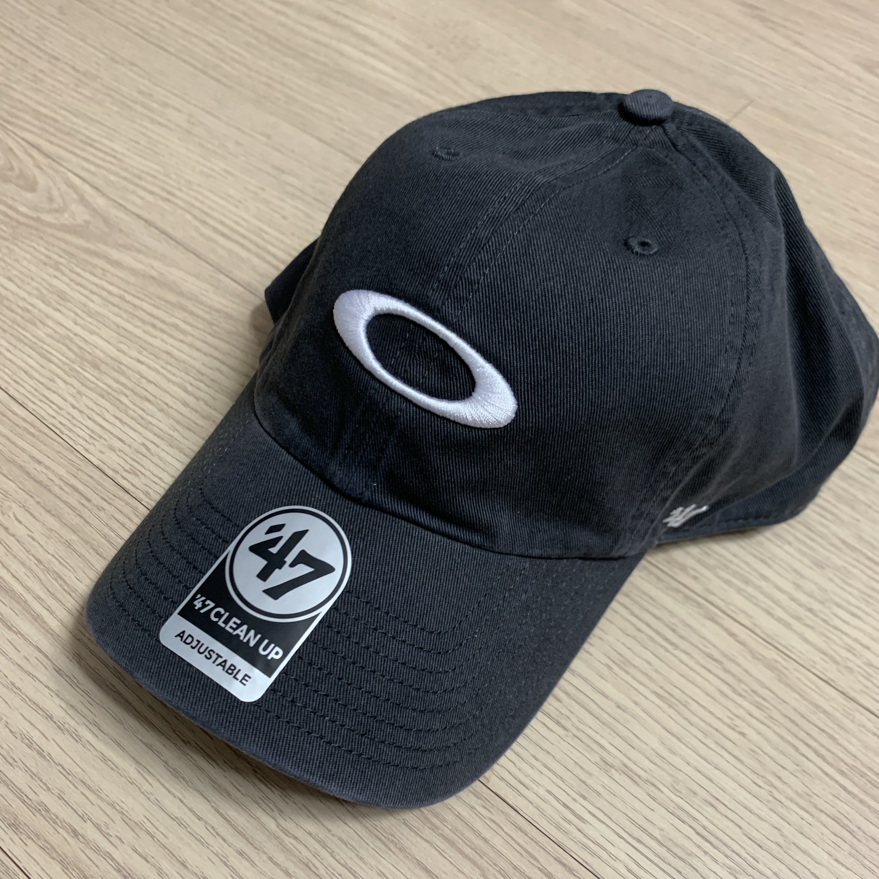 Oakley Remix Dad Hat Blackout 착용 스타일