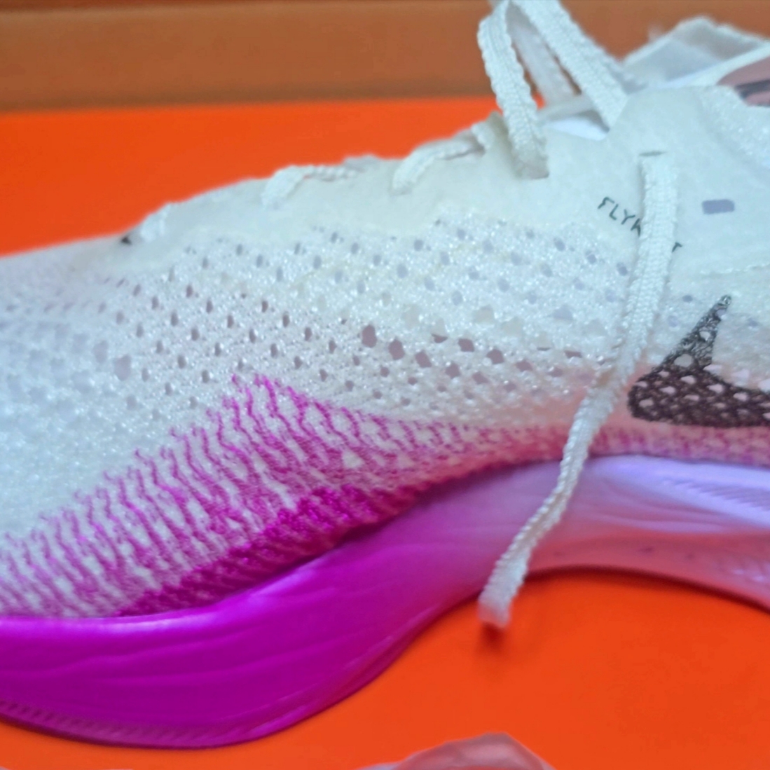 Nike ZoomX Vaporfly Next% 3 White Vivid Purple 착용 스타일