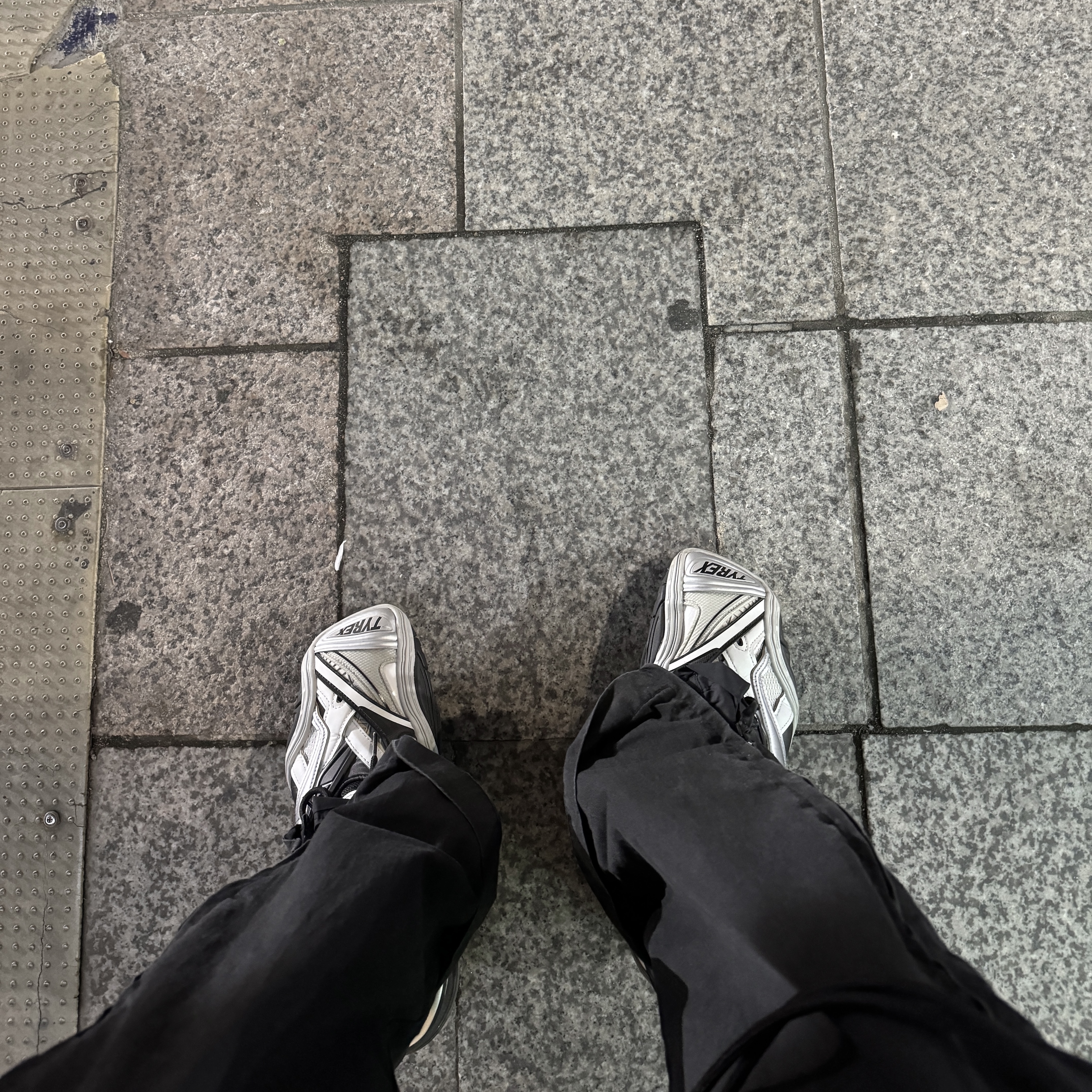 Satisfy Peaceshell Running Cap Black, Balenciaga Tyrex Sneakers Black Grey 착용 스타일 - 3