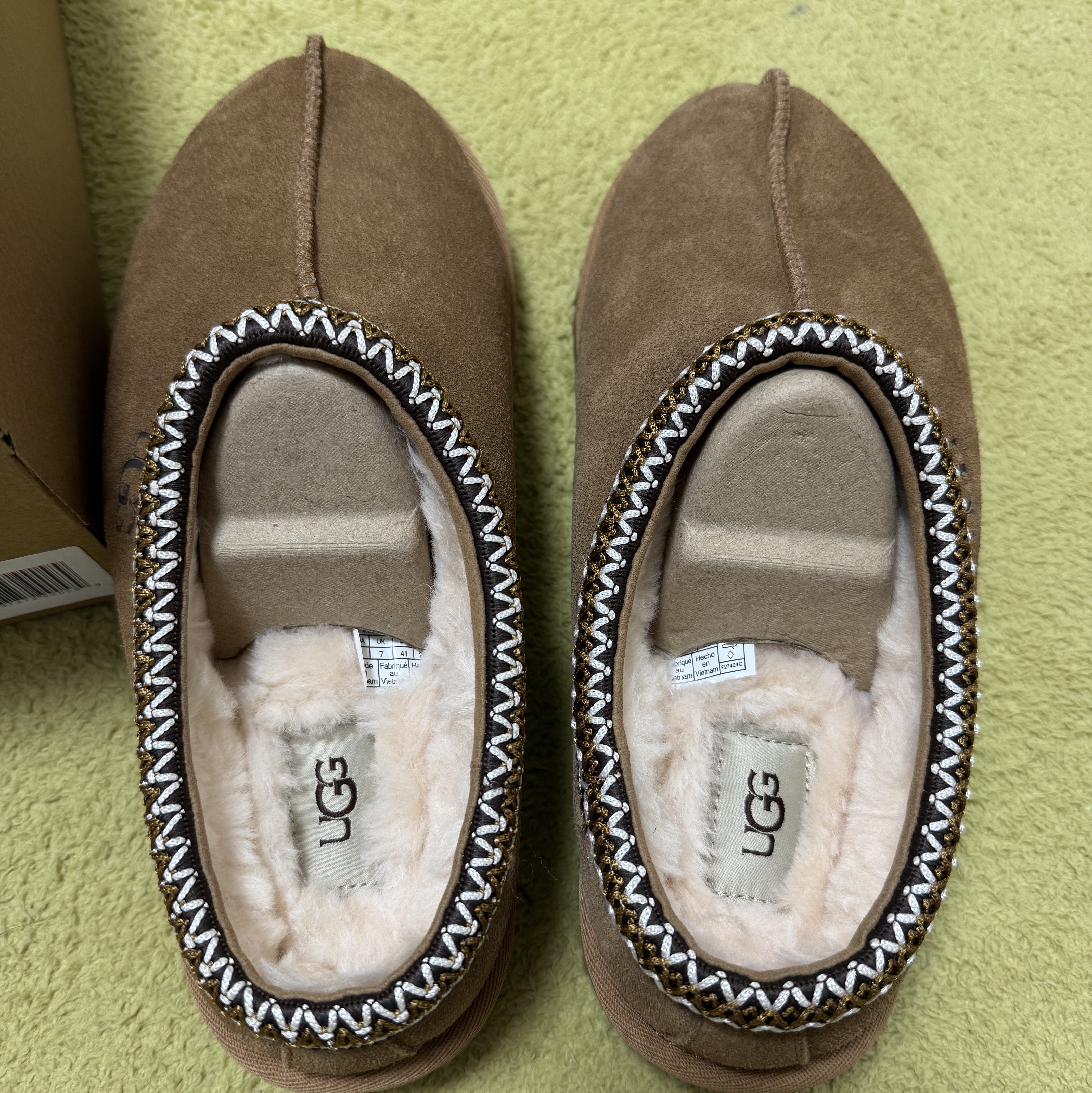 UGG Tasman Slipper Chestnut 착용 스타일 - 2
