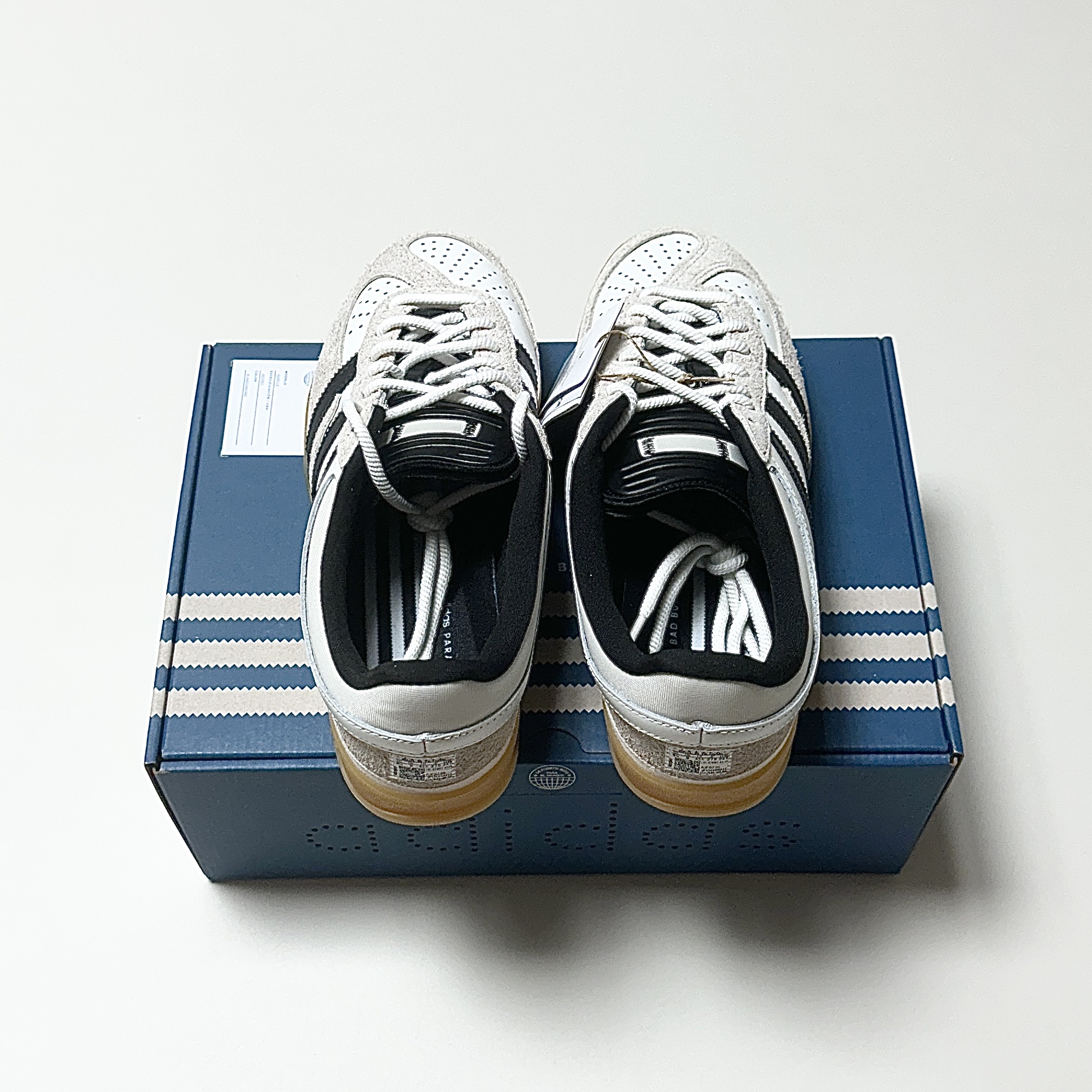 Adidas x Bad Bunny Gazelle Indoor Off White Black 착용 스타일 - 3