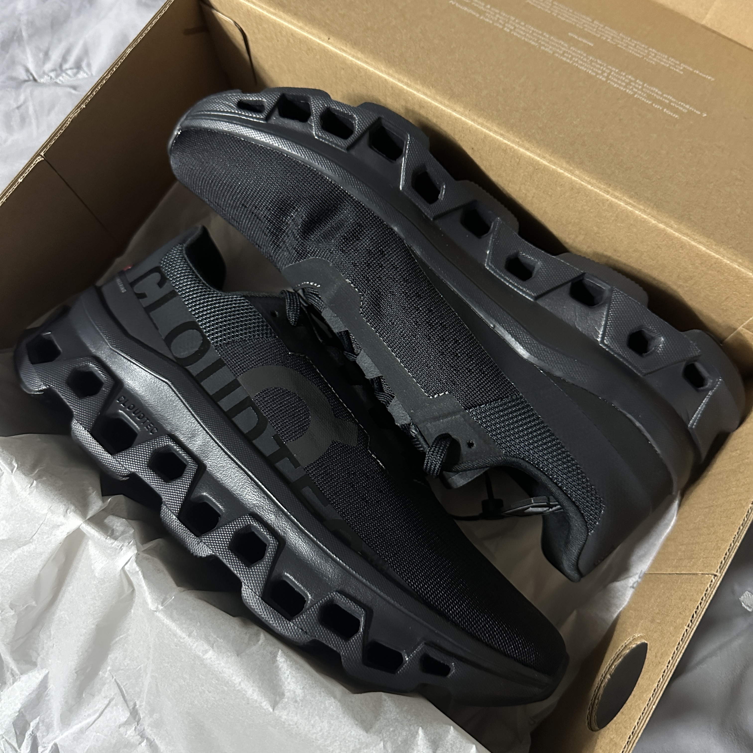 On Running Cloudmonster All Black 착용 스타일