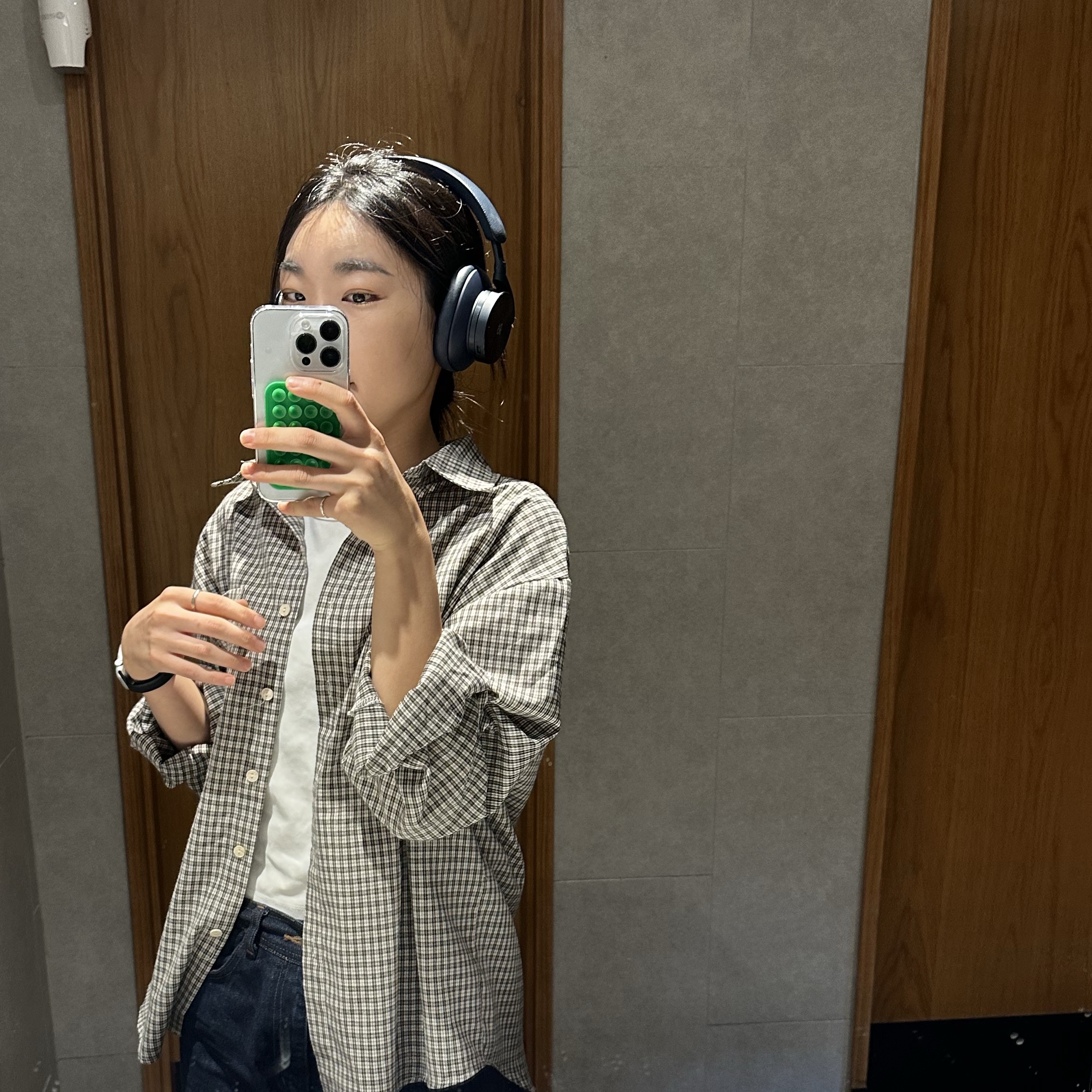 Bang & Olufsen Beoplay H95 Navy 착용 스타일 - 2