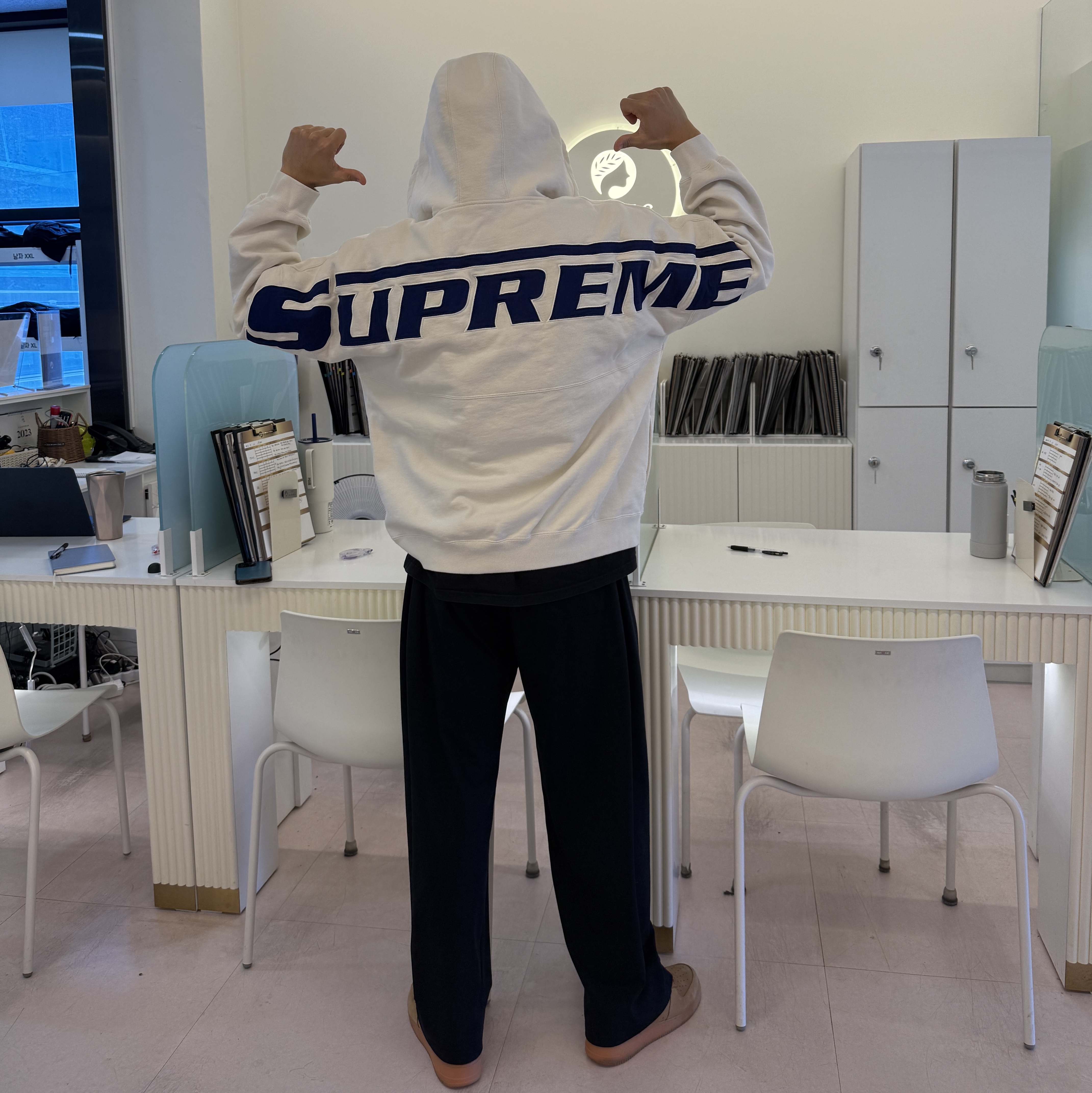 Supreme Wrapped Half Zip Hooded Sweatshirt Stone - 24SS 착용 스타일