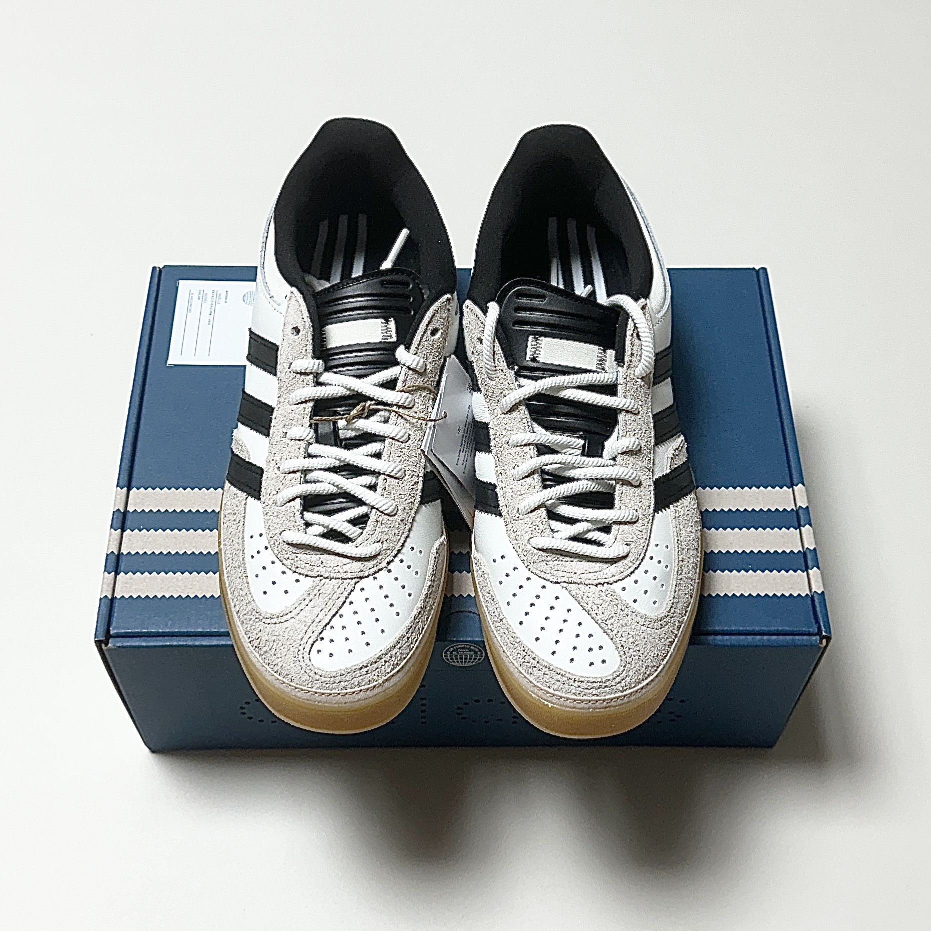Adidas x Bad Bunny Gazelle Indoor Off White Black 착용 스타일 - 2