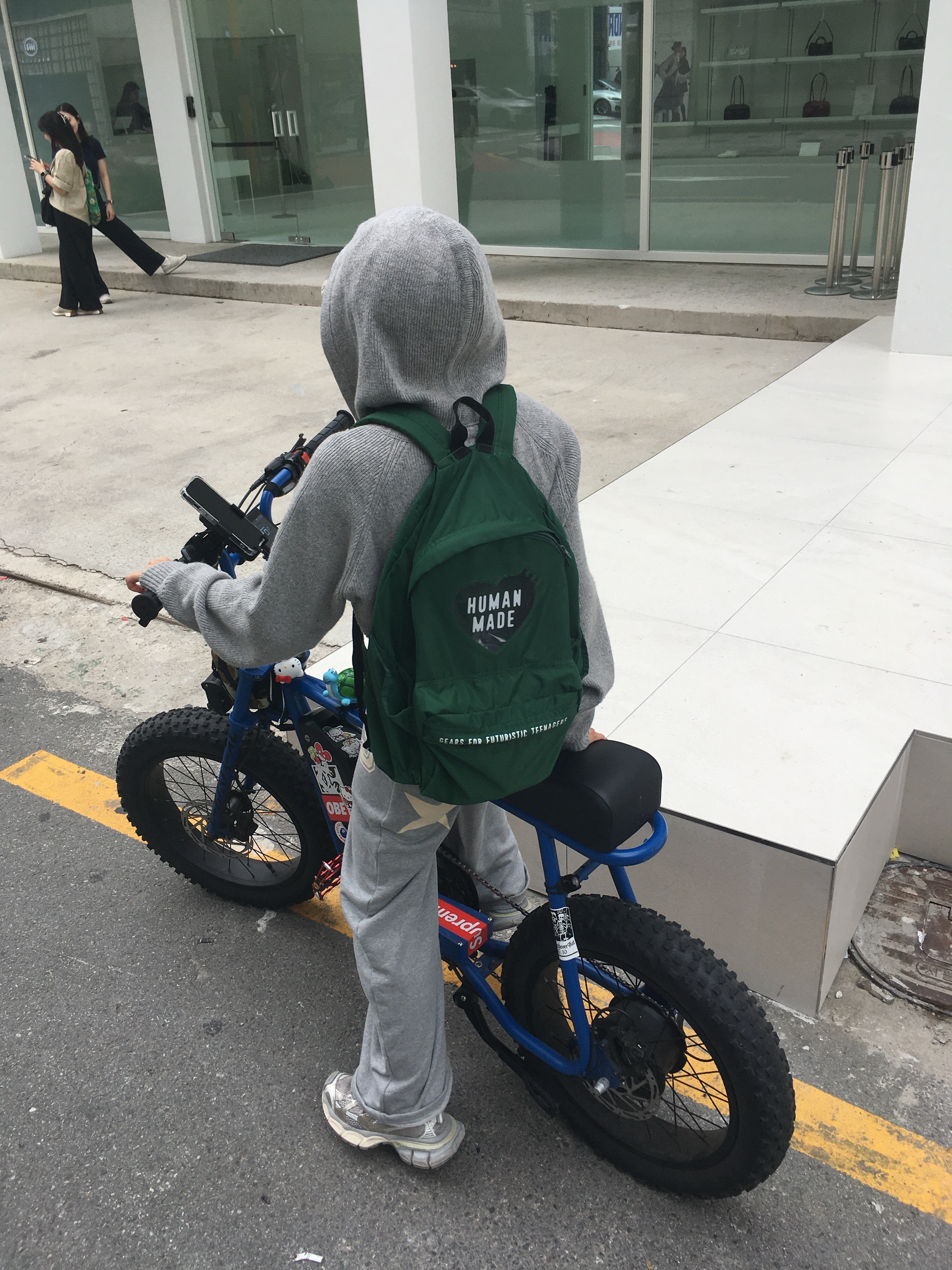 Human Made Nylon Heart Backpack Green, (W) Balenciaga 3XL Sneakers Light Beige 착용 스타일